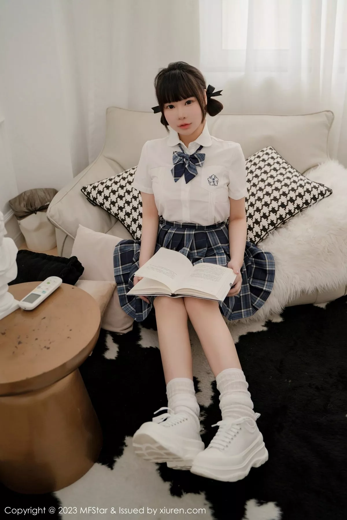秀人集.com_[MFStar模范学院]Vol.621_新人模特水塔塔白色短T配蓝色格子裙秀曼妙身姿迷人诱惑写真60P