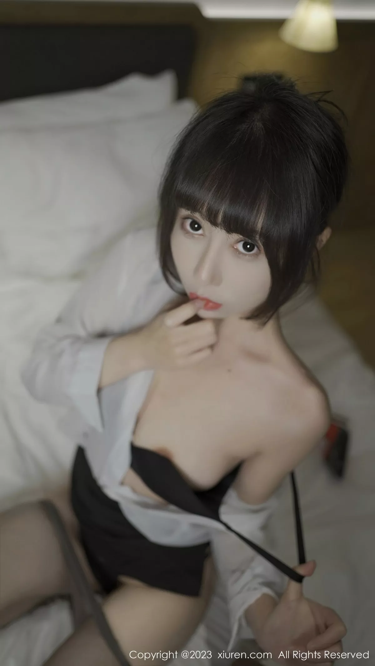 秀人集.com_[XiuRen秀人网]No.6776_模特夏馨瑶性感白T配黑色短裙露黑色内衣秀曼妙身姿诱惑写真73P