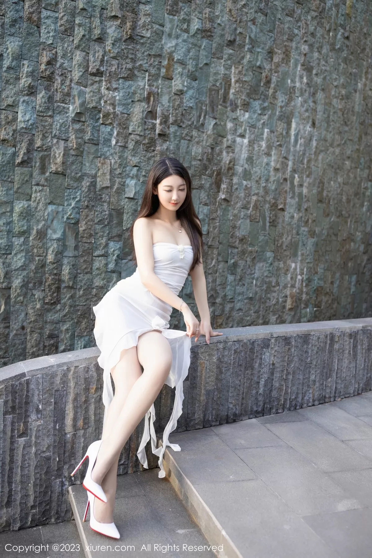 秀人集.com_[XiuRen秀人网]No.6780_模特唐安琪泳池边白色薄纱礼裙配超薄肉丝秀完美身材诱惑写真78P