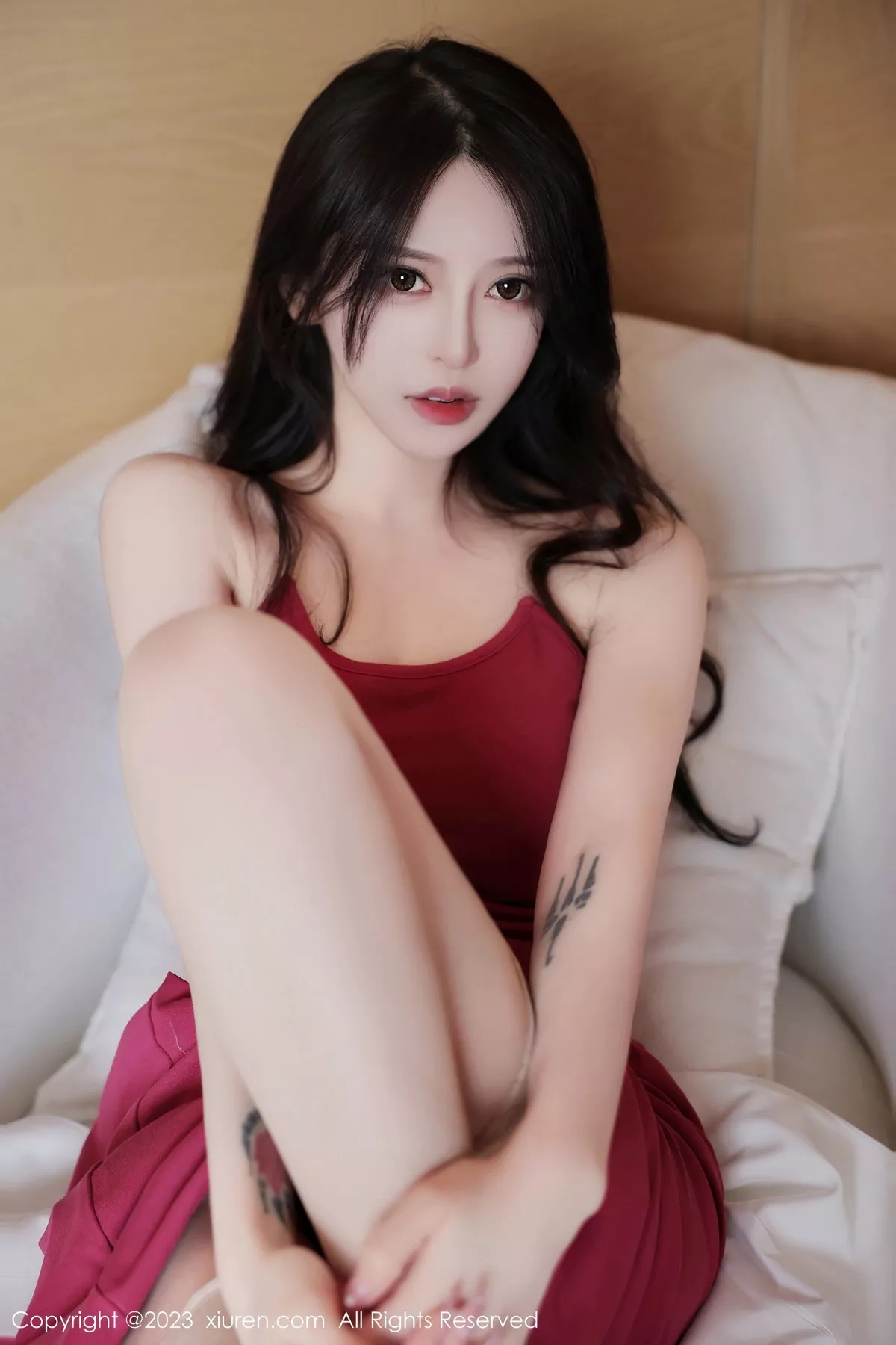 秀人集.com_[XiuRen秀人网]No.6778_模特玉兔miki玫红色吊带长裙配原色蕾丝吊袜秀完美身材诱惑写真57P