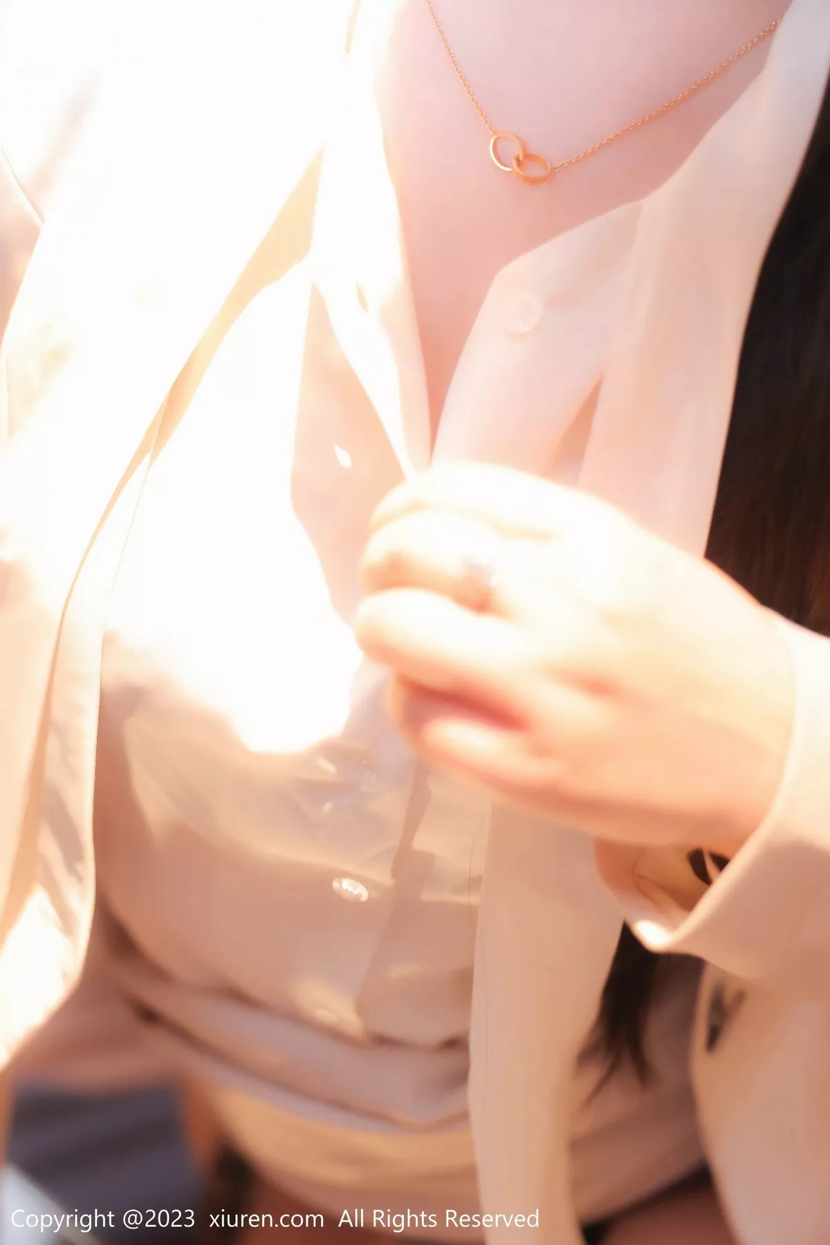 秀人集.com_[XiuRen秀人网]No.6879_模特诗诗kiki半脱浅色OL服饰露性感浅灰内衣秀惹火身材诱惑写真79P