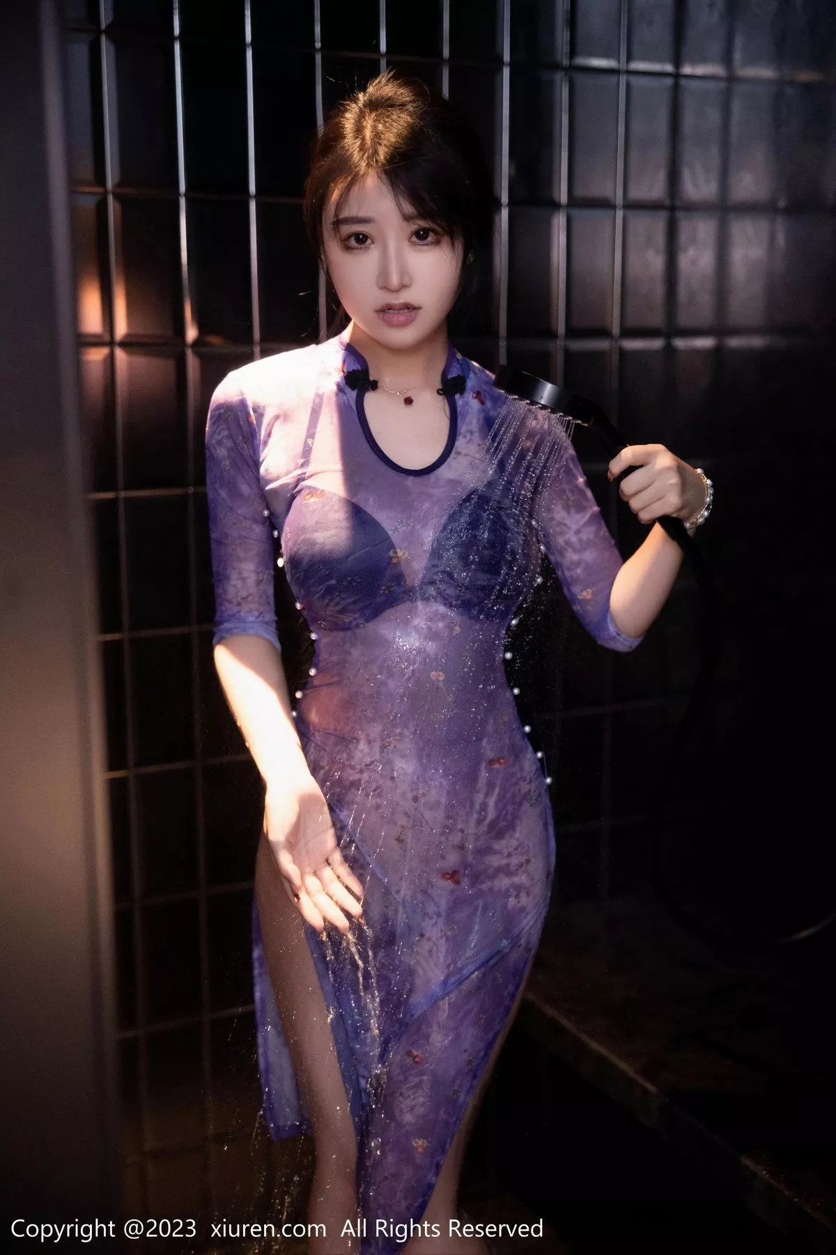 秀人集.com_[XiuRen秀人网]No.6876_模特司柠私房浴室紫色连衣长裙配超薄肉丝秀曼妙身姿诱惑写真56P