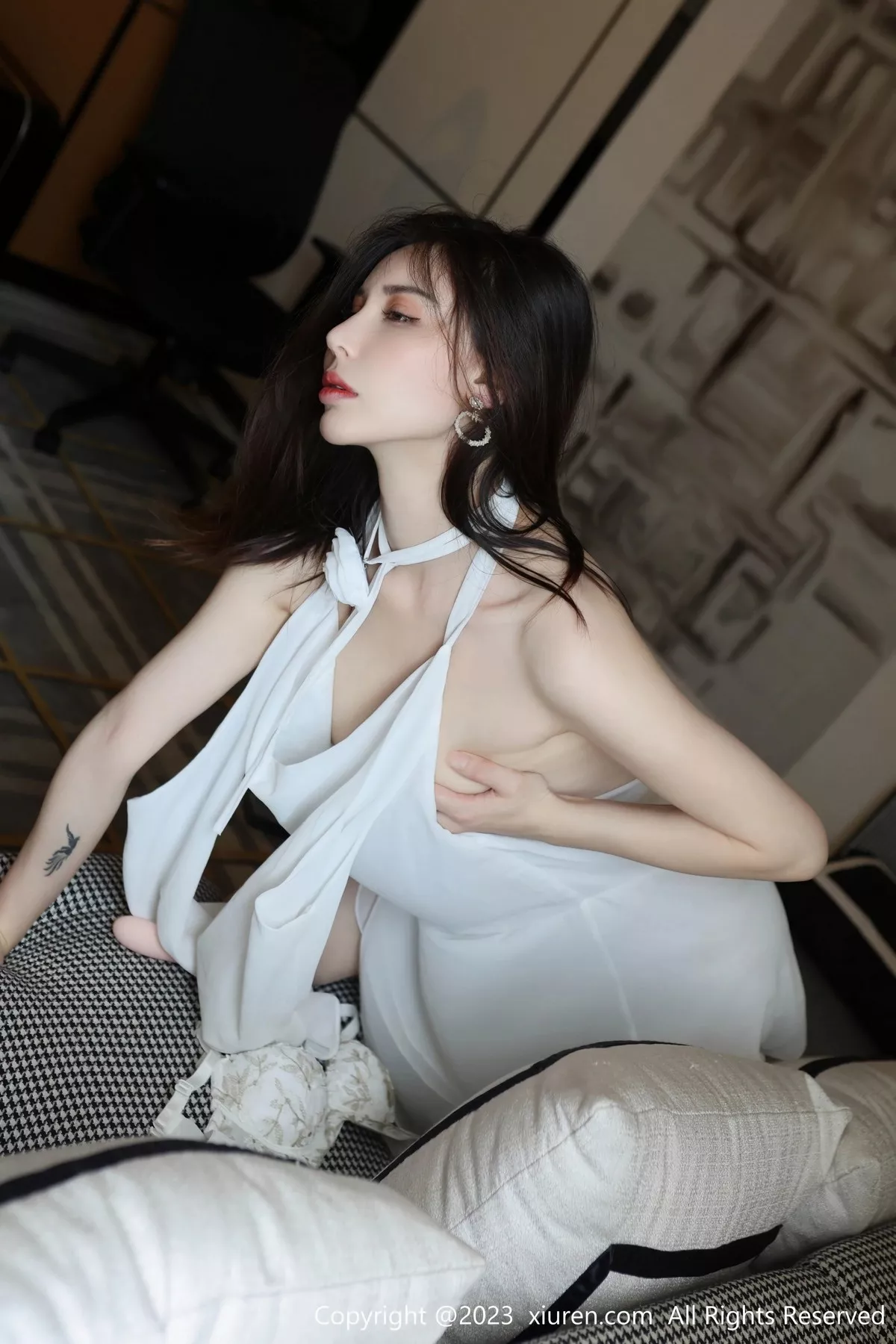 秀人集.com_[XiuRen秀人网]No.6877_模特王曼柔私房浴室性感白色薄透连衣短裙秀曼妙身姿诱惑写真70P