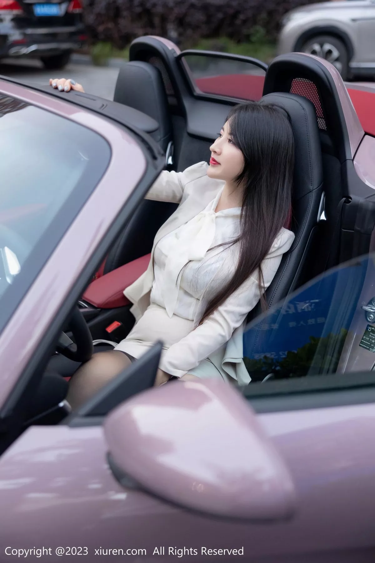 秀人集.com_[XiuRen秀人网]No.6879_模特诗诗kiki半脱浅色OL服饰露性感浅灰内衣秀惹火身材诱惑写真79P