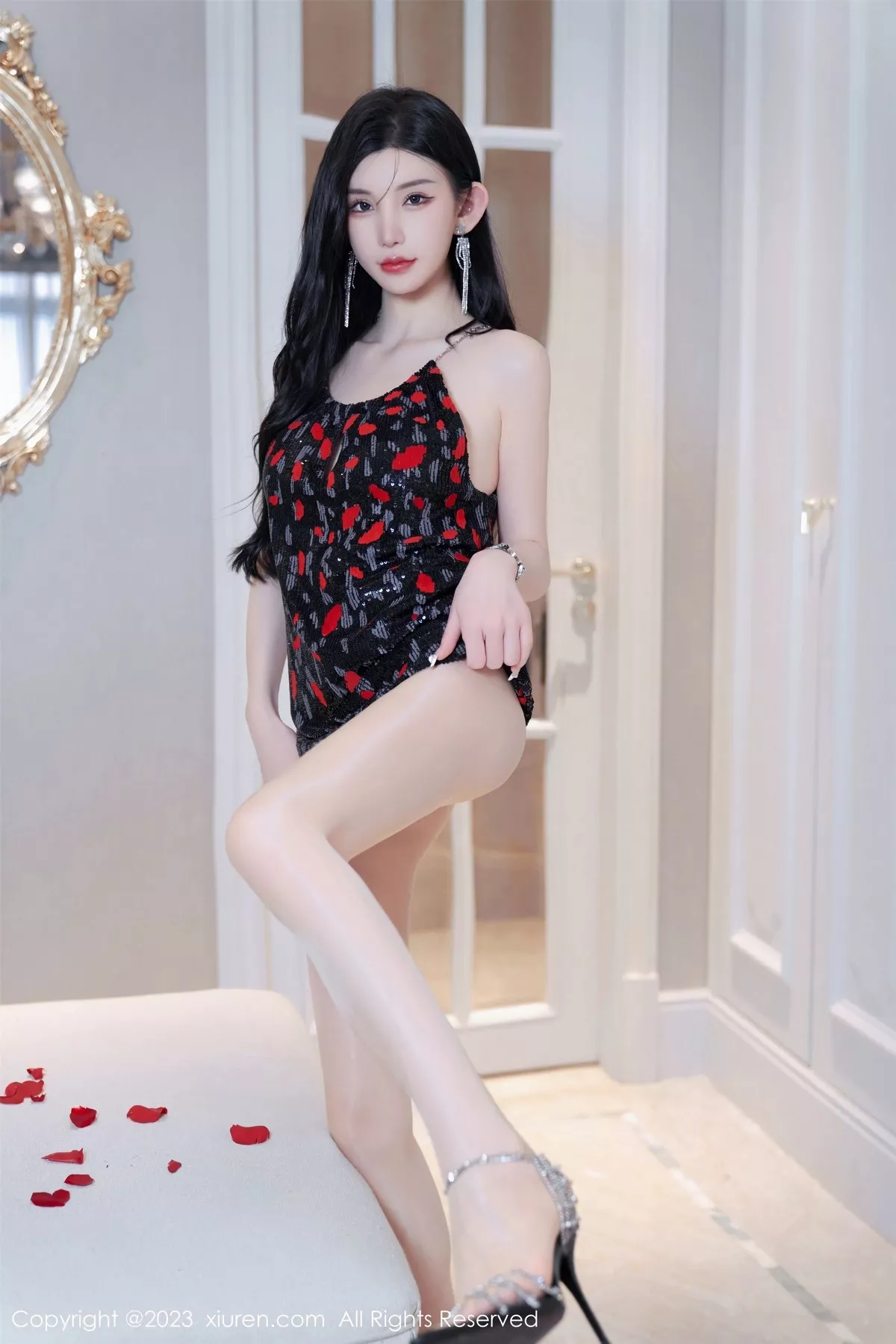 秀人集.com_[XiuRen秀人网]No.6894_女神周于希Sally梦中情人主题浴缸里花瓣浴秀惹火身材诱惑写真82P