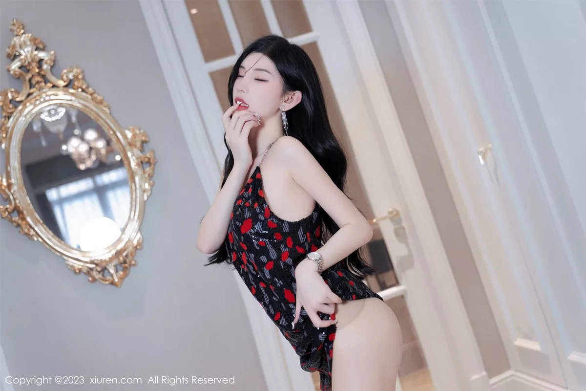 秀人集.com_[XiuRen秀人网]No.6894_女神周于希Sally梦中情人主题浴缸里花瓣浴秀惹火身材诱惑写真82P