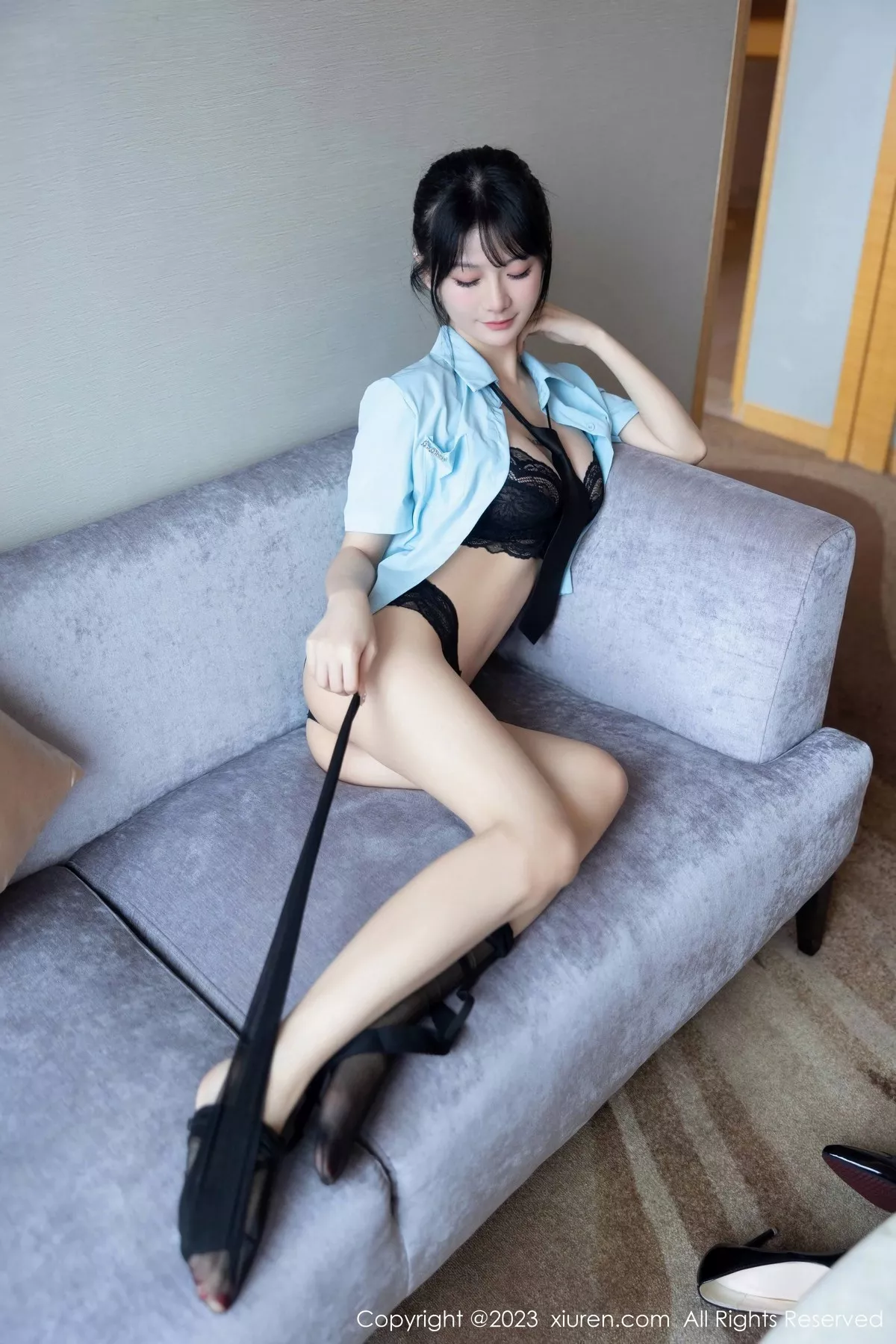 秀人集.com_[XiuRen秀人网]No.6892_模特幼幼脱淡蓝色上衣露黑色蕾丝内衣配黑丝吊袜完美诱惑写真82P