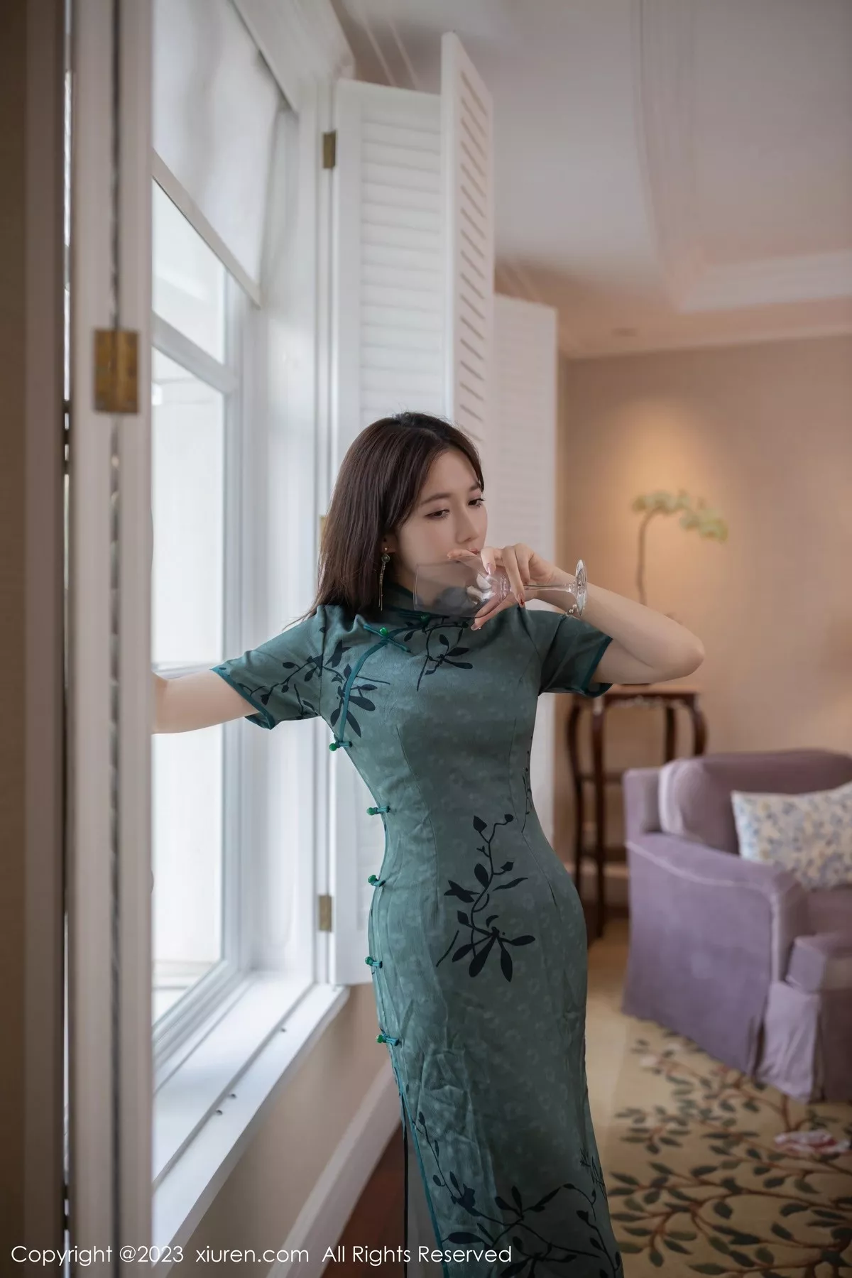 秀人集.com_[XiuRen秀人网]No.6893_模特鱼子酱Fish脱墨绿色长旗袍露性感内衣秀完美身材诱惑写真81P