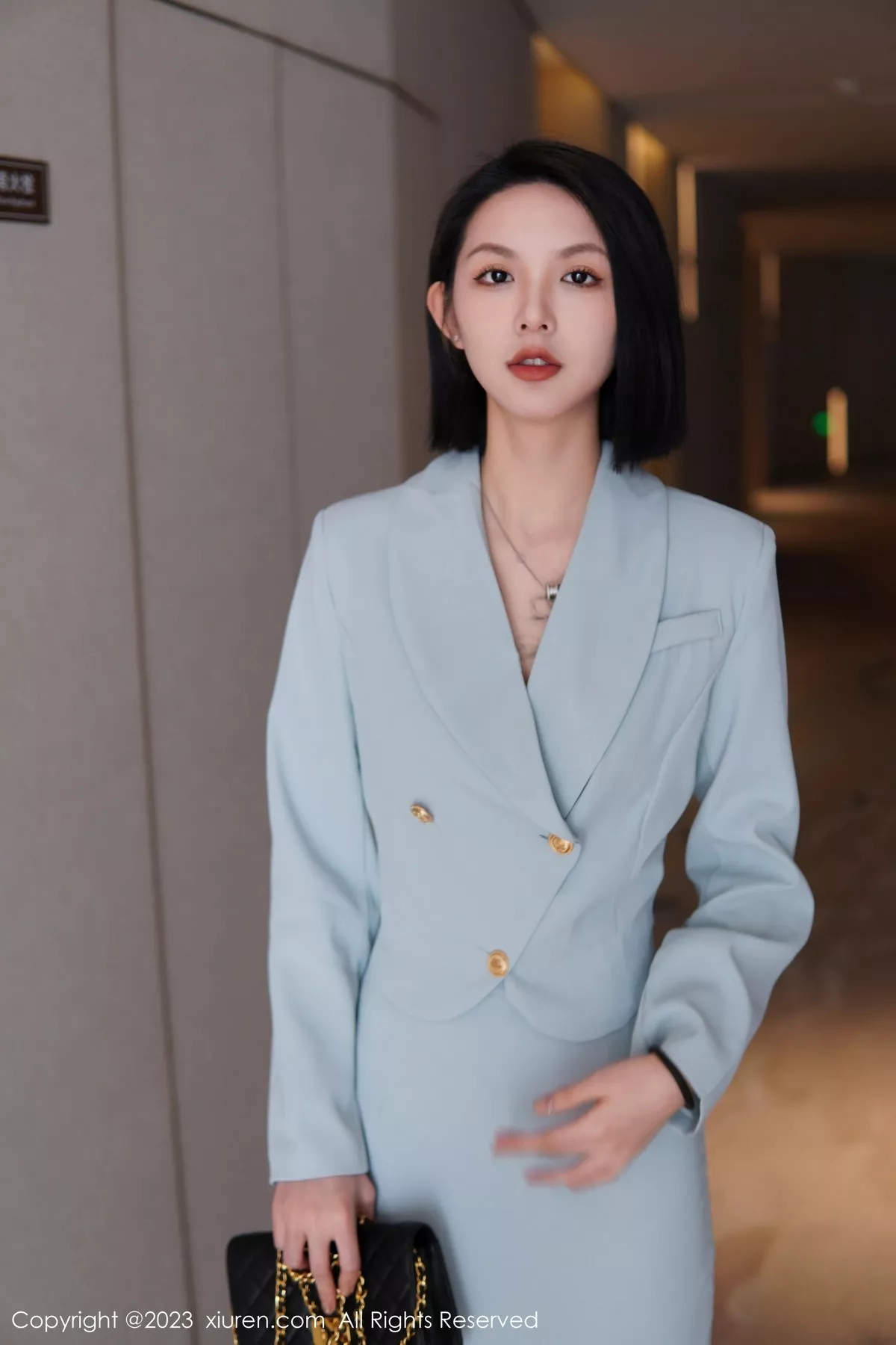 秀人集.com_[XiuRen秀人网]No.6885_模特乔一一性感淡蓝色Ol服饰露墨绿色内衣配原色丝袜诱惑写真74P