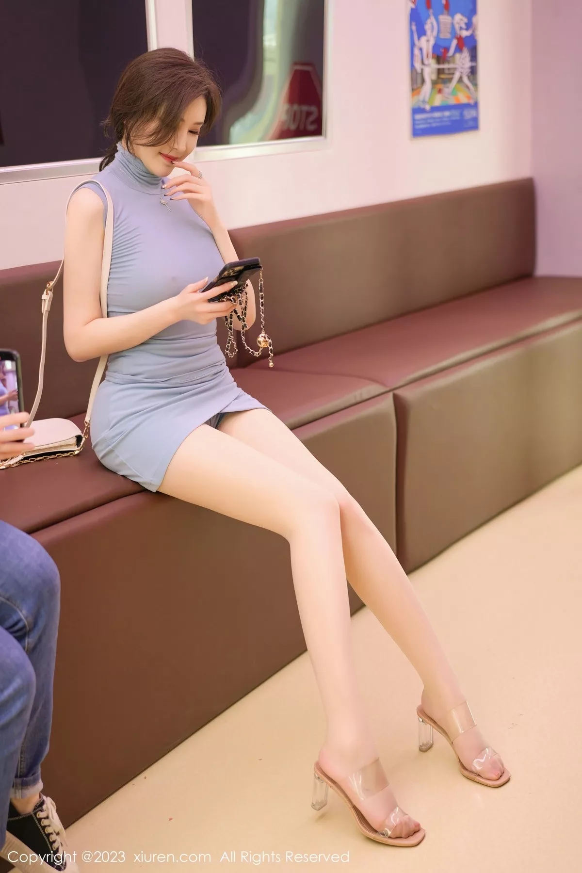 秀人集.com_[XiuRen秀人网]No.6888_女神Carol周妍希浅蓝收身连衣裙配超薄肉丝秀丰满身材诱惑写真71P