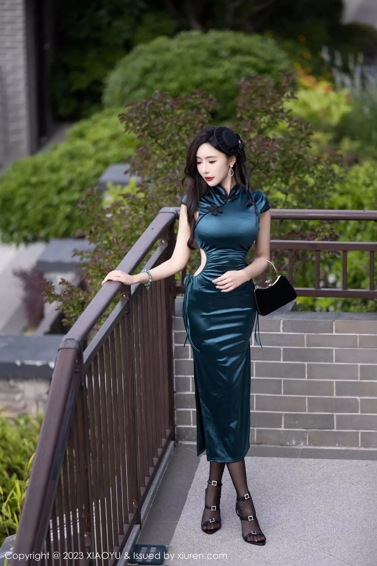 秀人集.com_[XiaoYu画语界]Vol.1048_女神王馨瑶yanni暗绿色旗袍露黑色蕾丝内衣秀曼妙身姿诱惑写真84P