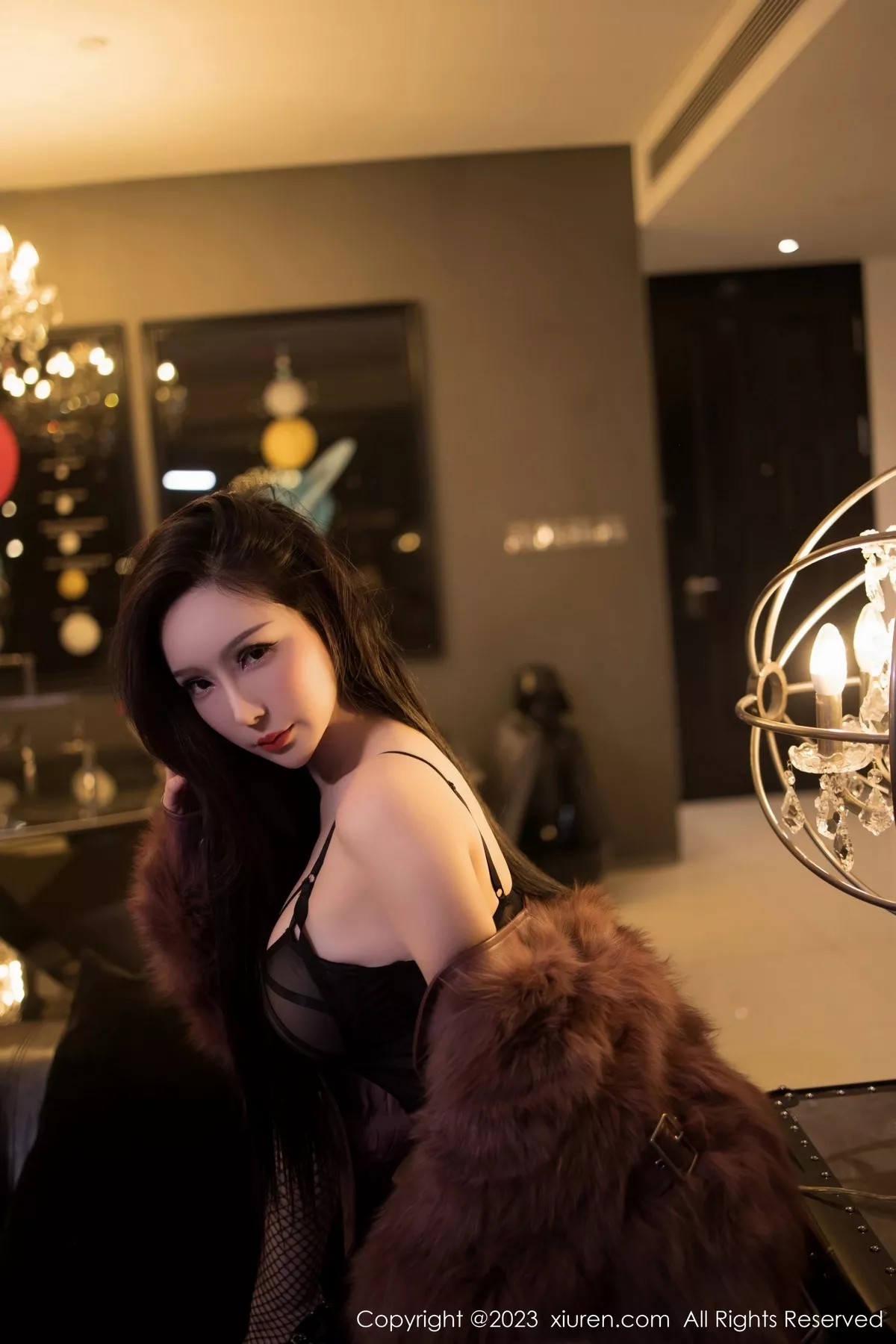 秀人集.com_[XiuRen秀人网]No.6908_模特大琪琪Emily脱红灰毛衣露黑色情趣内衣秀玲珑身段诱惑写真82P