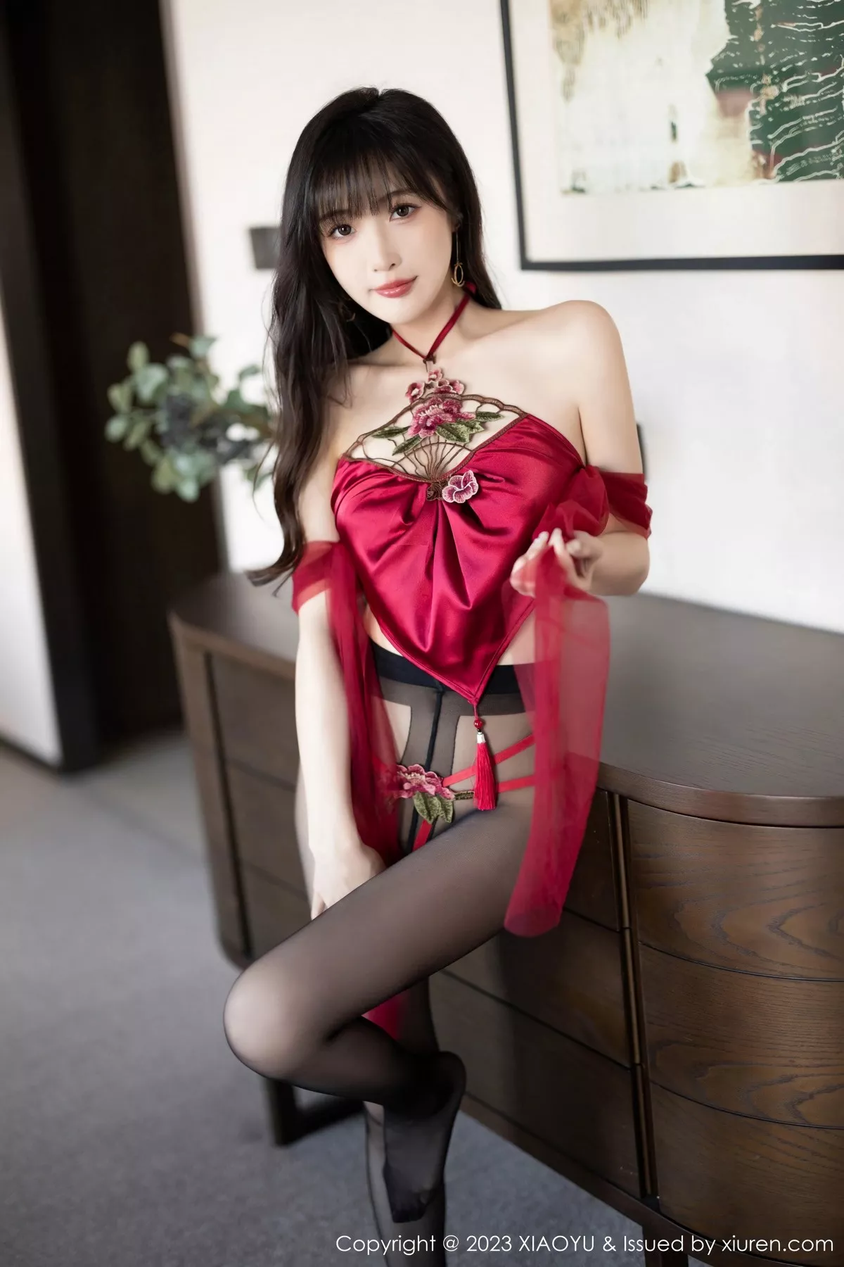 秀人集.com_[XiaoYu画语界]Vol.1049_模特林星阑浅色连衣裙配超薄肉丝+红色服饰配无内黑丝诱惑写真85P