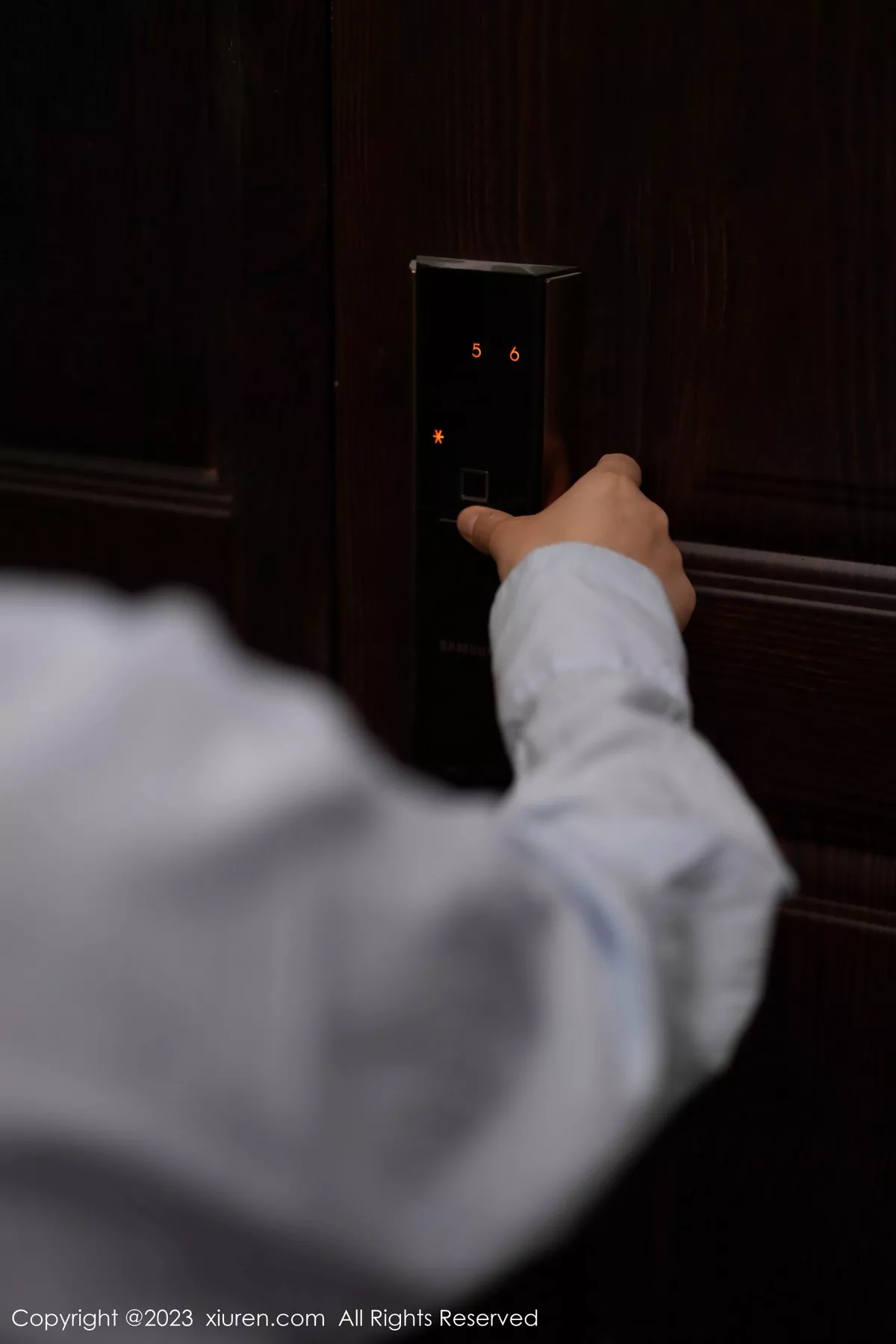 秀人集.com_[XiuRen秀人网]No.6922_模特laura阿姣性感灰色连衣短裙配超薄灰丝秀曼妙身姿诱惑写真77P