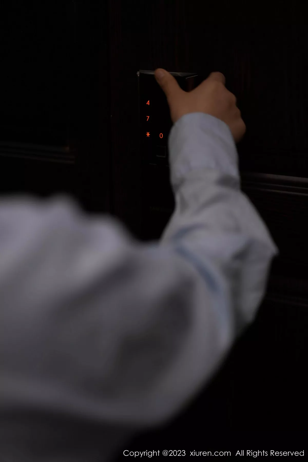 秀人集.com_[XiuRen秀人网]No.6922_模特laura阿姣性感灰色连衣短裙配超薄灰丝秀曼妙身姿诱惑写真77P