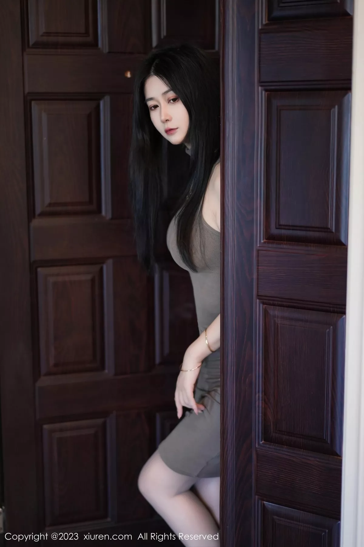 秀人集.com_[XiuRen秀人网]No.6922_模特laura阿姣性感灰色连衣短裙配超薄灰丝秀曼妙身姿诱惑写真77P