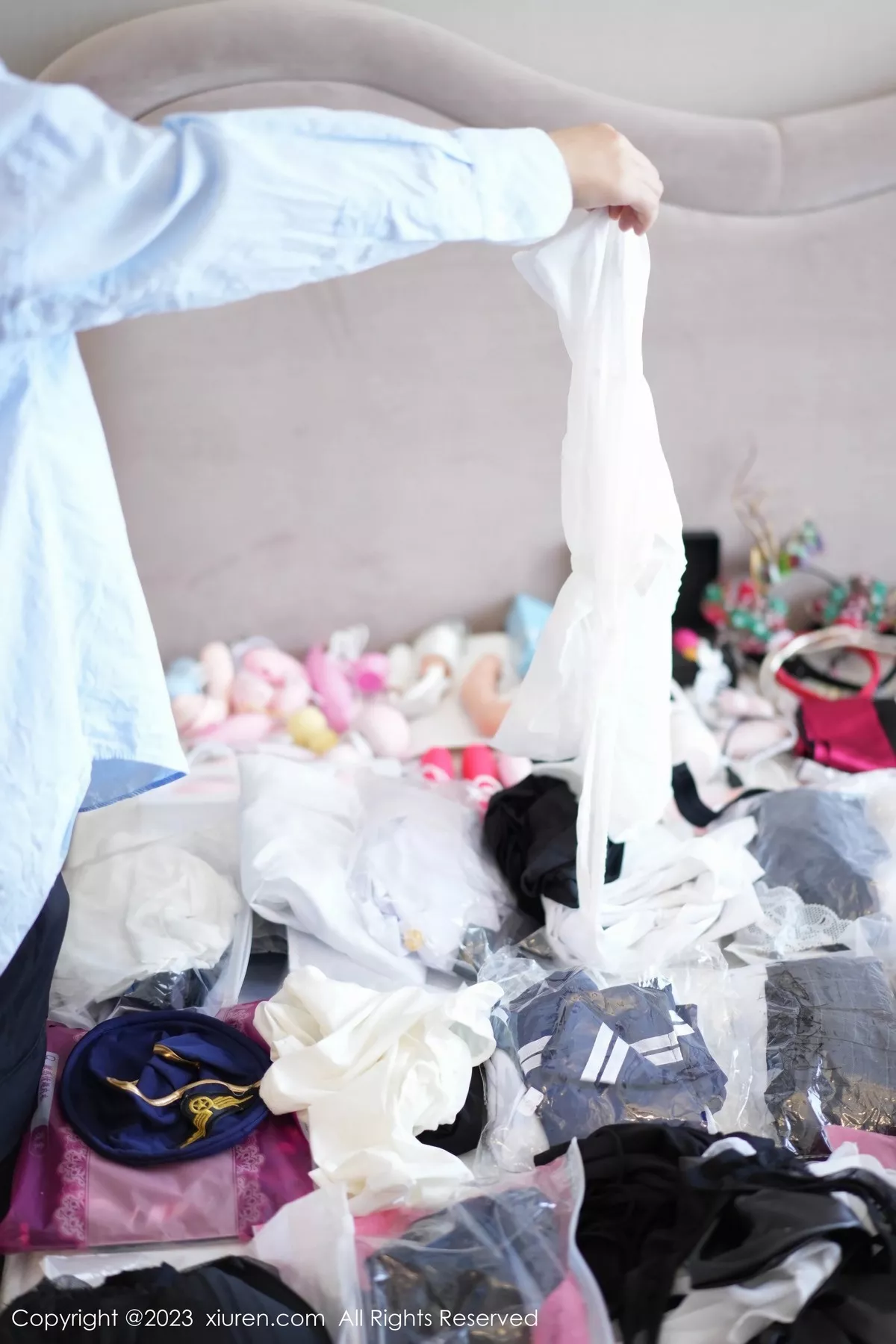 秀人集.com_[XiuRen秀人网]No.6922_模特laura阿姣性感灰色连衣短裙配超薄灰丝秀曼妙身姿诱惑写真77P