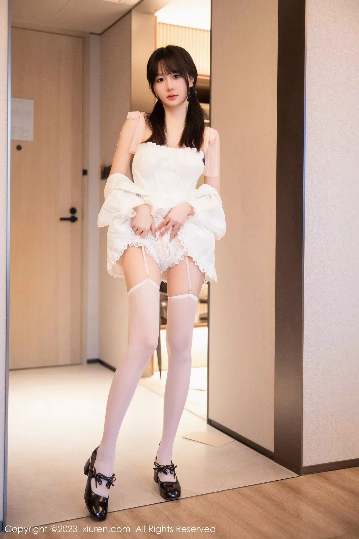 秀人集.com_[XiuRen秀人网]No.6933_模特幼幼白色连衣短裙露性感粉色情趣内衣秀完美身材诱惑写真83P