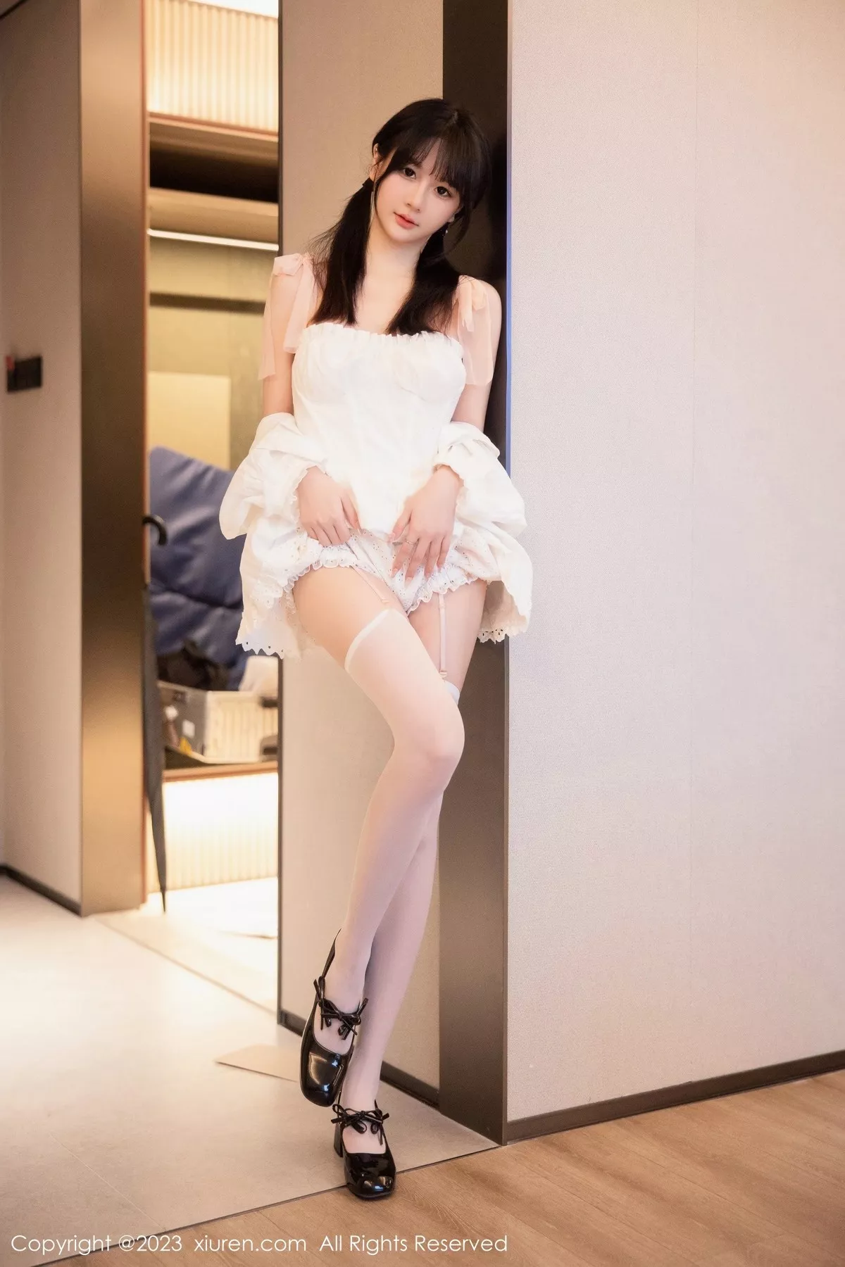 秀人集.com_[XiuRen秀人网]No.6933_模特幼幼白色连衣短裙露性感粉色情趣内衣秀完美身材诱惑写真83P