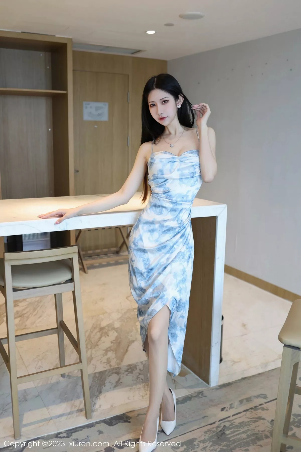 秀人集.com_[XiuRen秀人网]No.6783_模特依娜Yina性感浅色吊带连衣裙配原色丝袜秀曼妙身姿诱惑写真82P