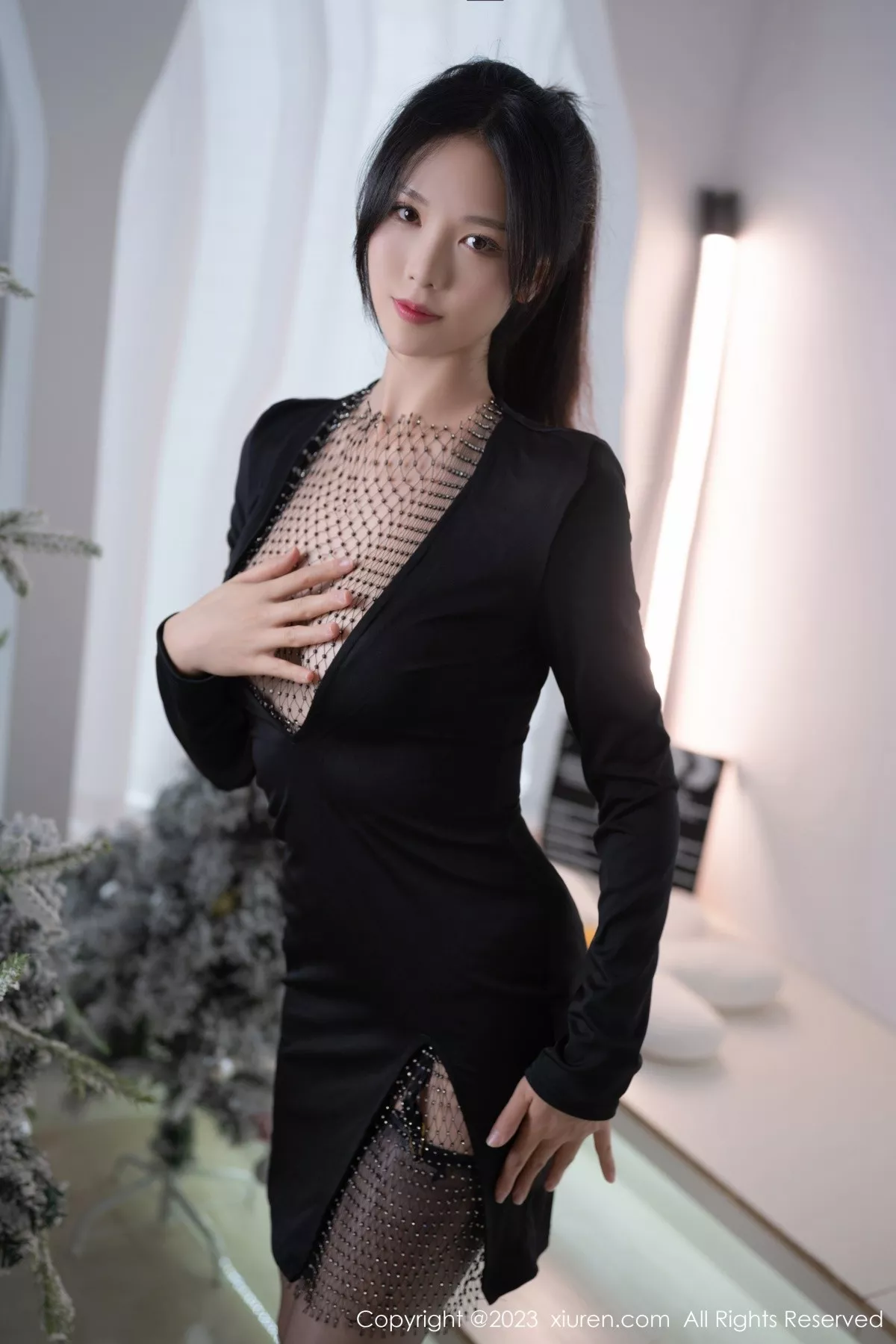 秀人集.com_[XiuRen秀人网]No.6796_模特利世黑色连衣裙配超薄黑丝秀曼妙身姿露豪乳遮点诱惑写真47P