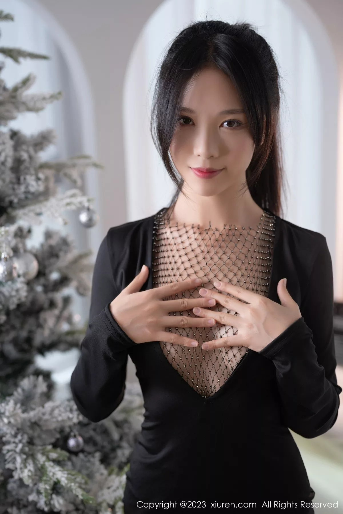 秀人集.com_[XiuRen秀人网]No.6796_模特利世黑色连衣裙配超薄黑丝秀曼妙身姿露豪乳遮点诱惑写真47P