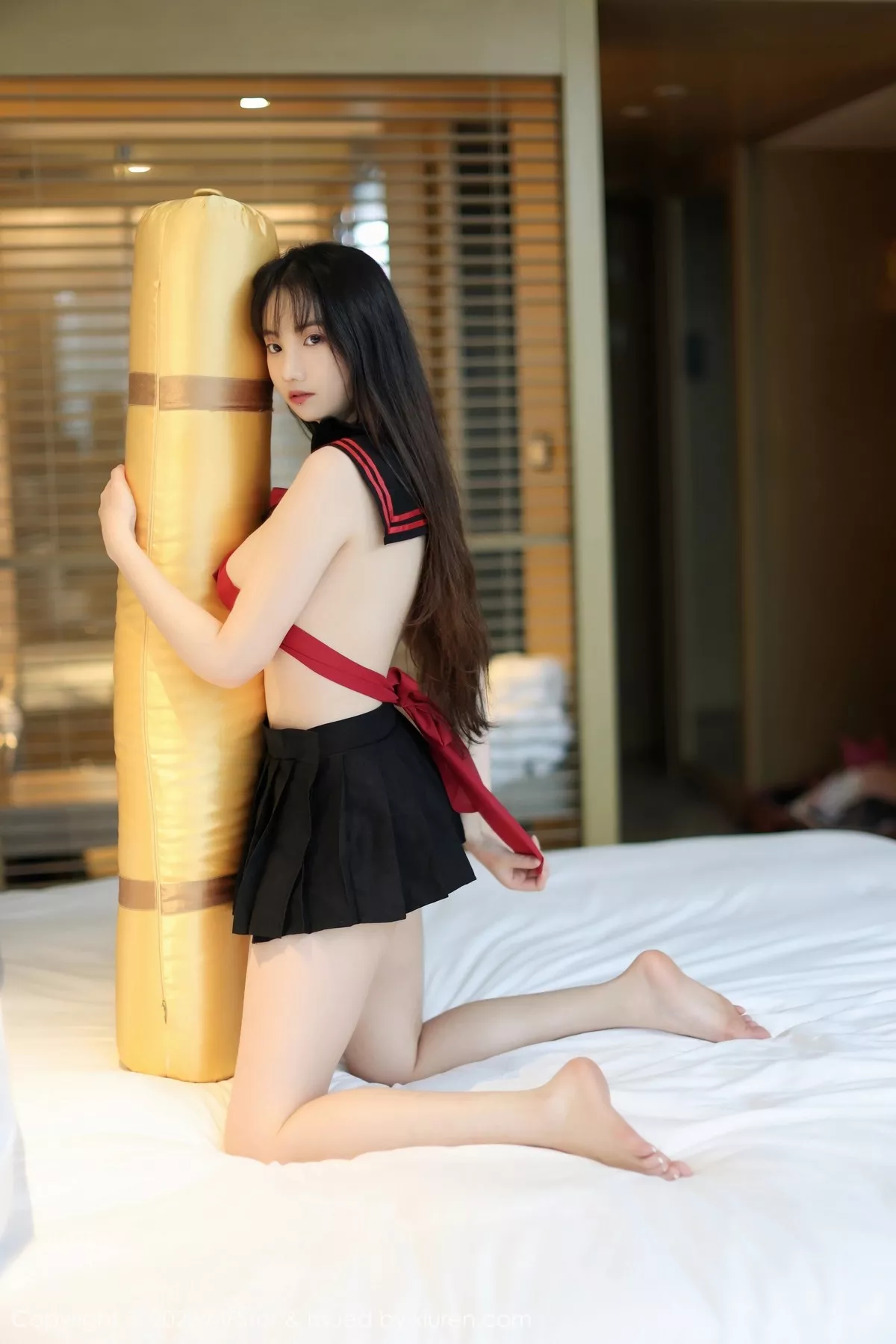 秀人集.com_[MFStar模范学院]Vol.622_模特揉揉肉肉性感红色情趣衣配黑短裙秀丰满身材惹火诱惑写真49P