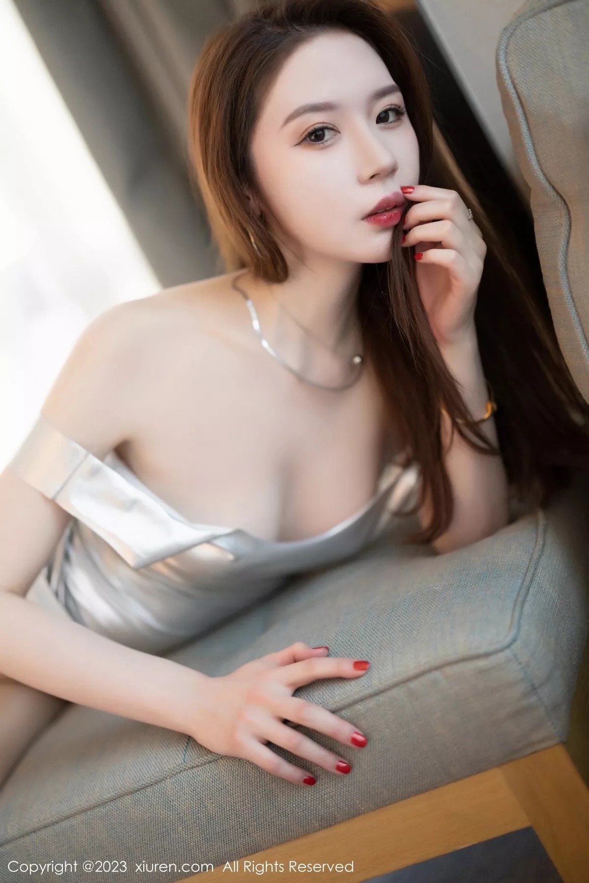 秀人集.com_[XiuRen秀人网]No.6803_模特梦心玥性感银色连衣短裙配超薄肉丝秀高挑曼妙身姿诱惑写真93P