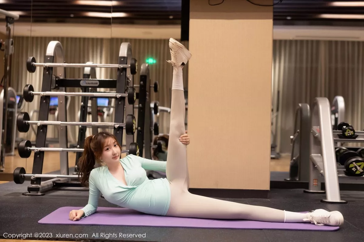 秀人集.com_[XiuRen秀人网]No.6801_模特江真真健身场景浅蓝上衣配灰色瑜伽服秀丰腴身姿诱惑写真81P