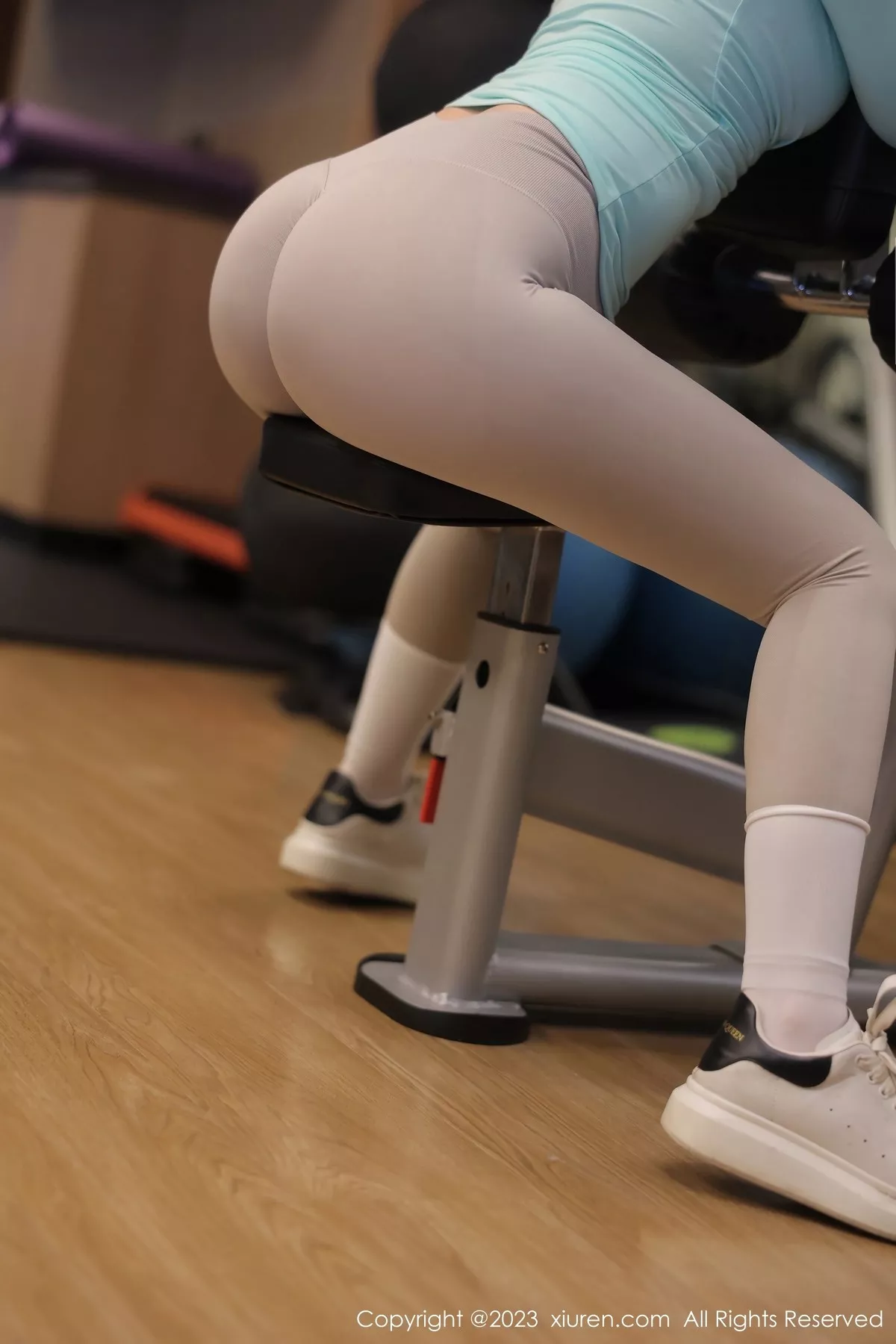 秀人集.com_[XiuRen秀人网]No.6801_模特江真真健身场景浅蓝上衣配灰色瑜伽服秀丰腴身姿诱惑写真81P