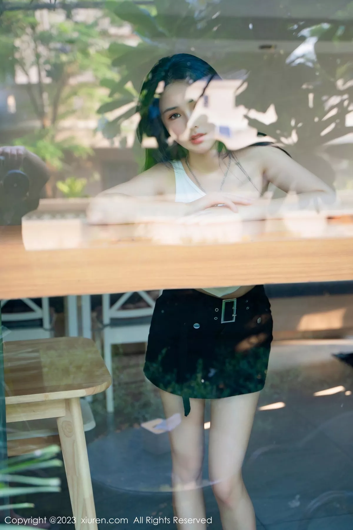 秀人集.com_[XiuRen秀人网]No.6798_模特艾希儿户外性感白色上衣配黑短裤秀曼妙身姿清爽迷人写真62P