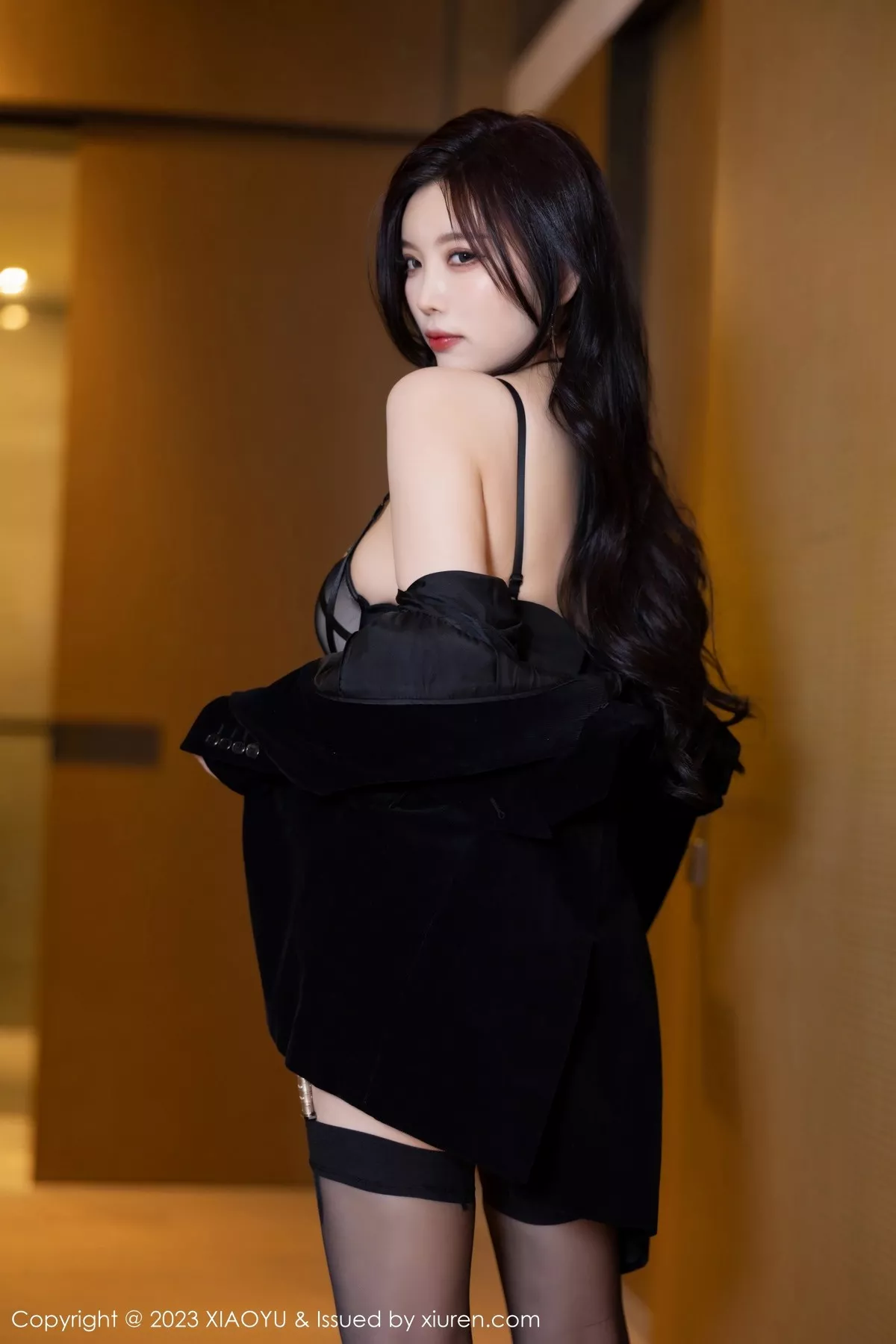 秀人集.com_[XiaoYu画语界]Vol.1036_女神杨晨晨Yome性感黑色轻透服饰配黑丝袜秀完美身材诱惑写真84P