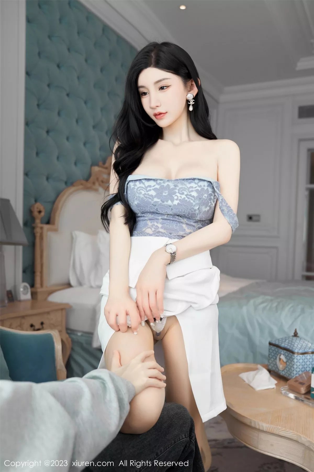 秀人集.com_[XiuRen秀人网]No.6811_女神周于希Sally性感吊带短裙配超薄肉丝秀曼妙身姿诱惑写真100P