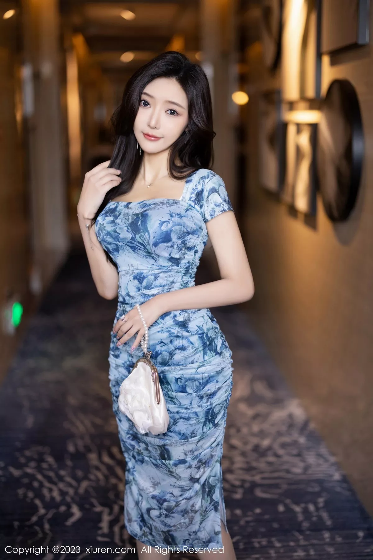 秀人集.com_[XiuRen秀人网]No.6812_女神王馨瑶yanni性感花色连衣裙露白色内衣配超薄肉丝诱惑写真85P