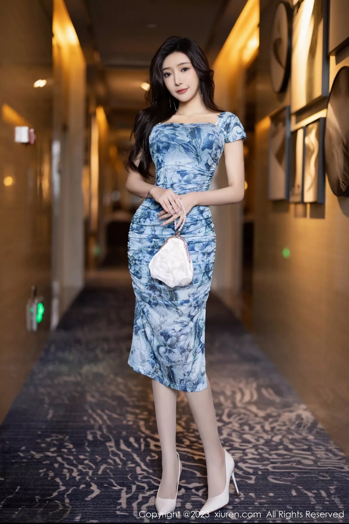 秀人集.com_[XiuRen秀人网]No.6812_女神王馨瑶yanni性感花色连衣裙露白色内衣配超薄肉丝诱惑写真85P