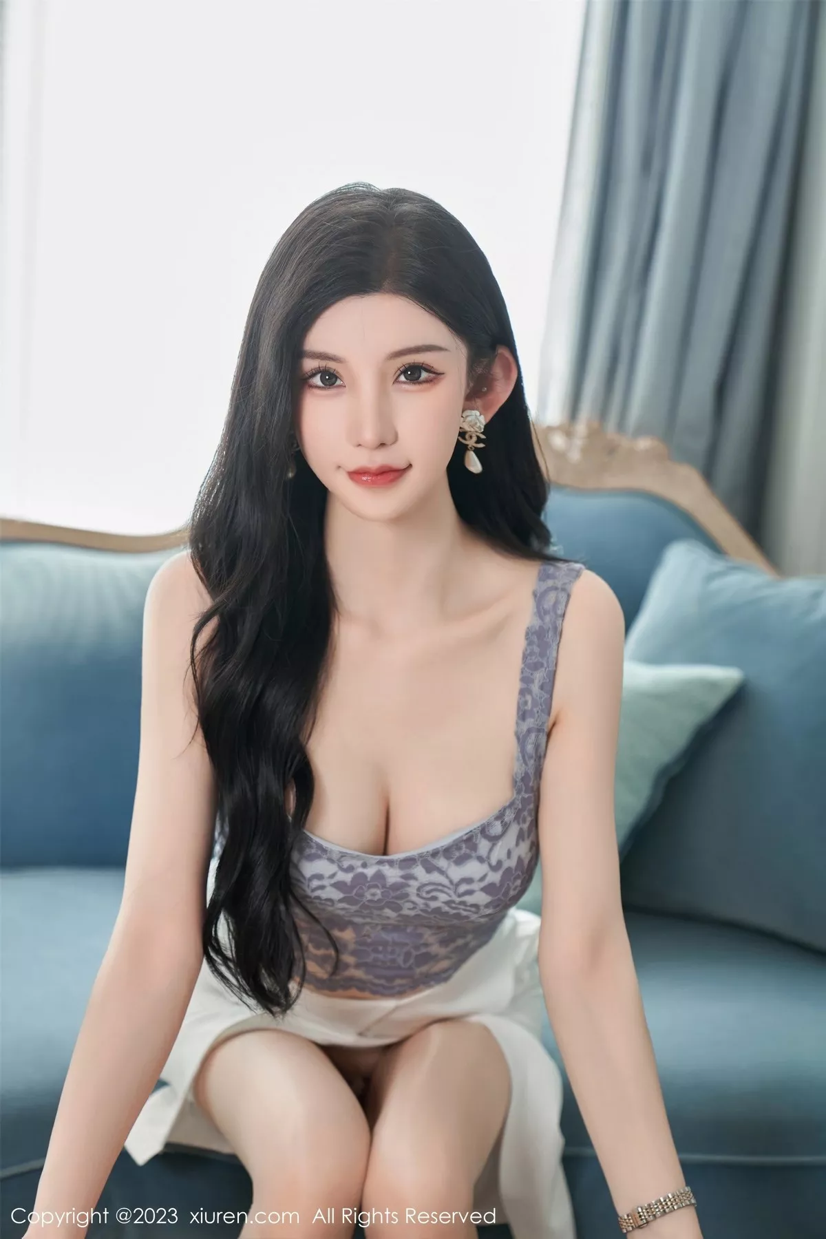 秀人集.com_[XiuRen秀人网]No.6811_女神周于希Sally性感吊带短裙配超薄肉丝秀曼妙身姿诱惑写真100P