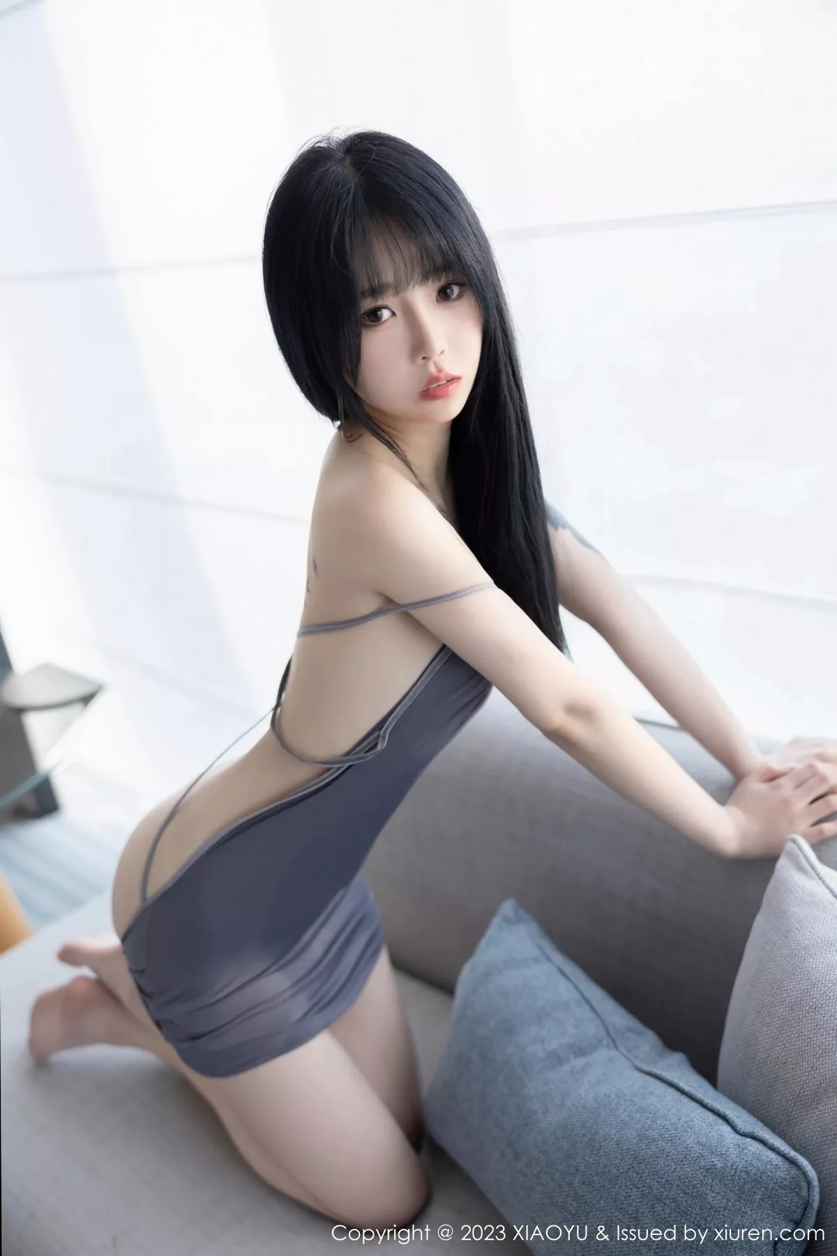 秀人集.com_[XiaoYu画语界]Vol.1037_模特奶瓶私房浴室性感灰色露肩连衣裙秀曼妙身姿迷人诱惑写真87P