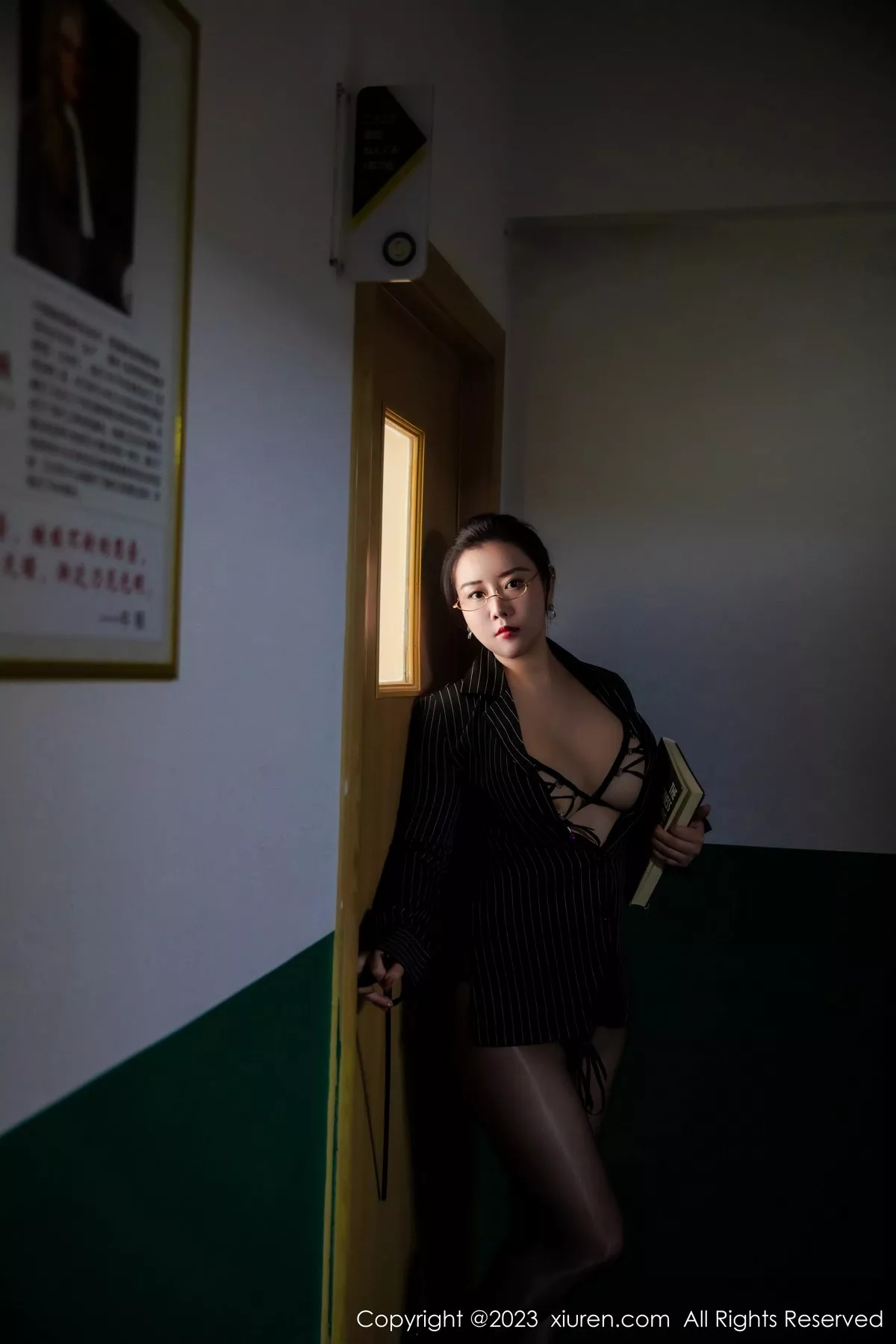 秀人集.com_[XiuRen秀人网]No.6823_模特王婉悠Queen黑色情趣内衣配闪亮黑丝秀惹火身材诱惑写真90P