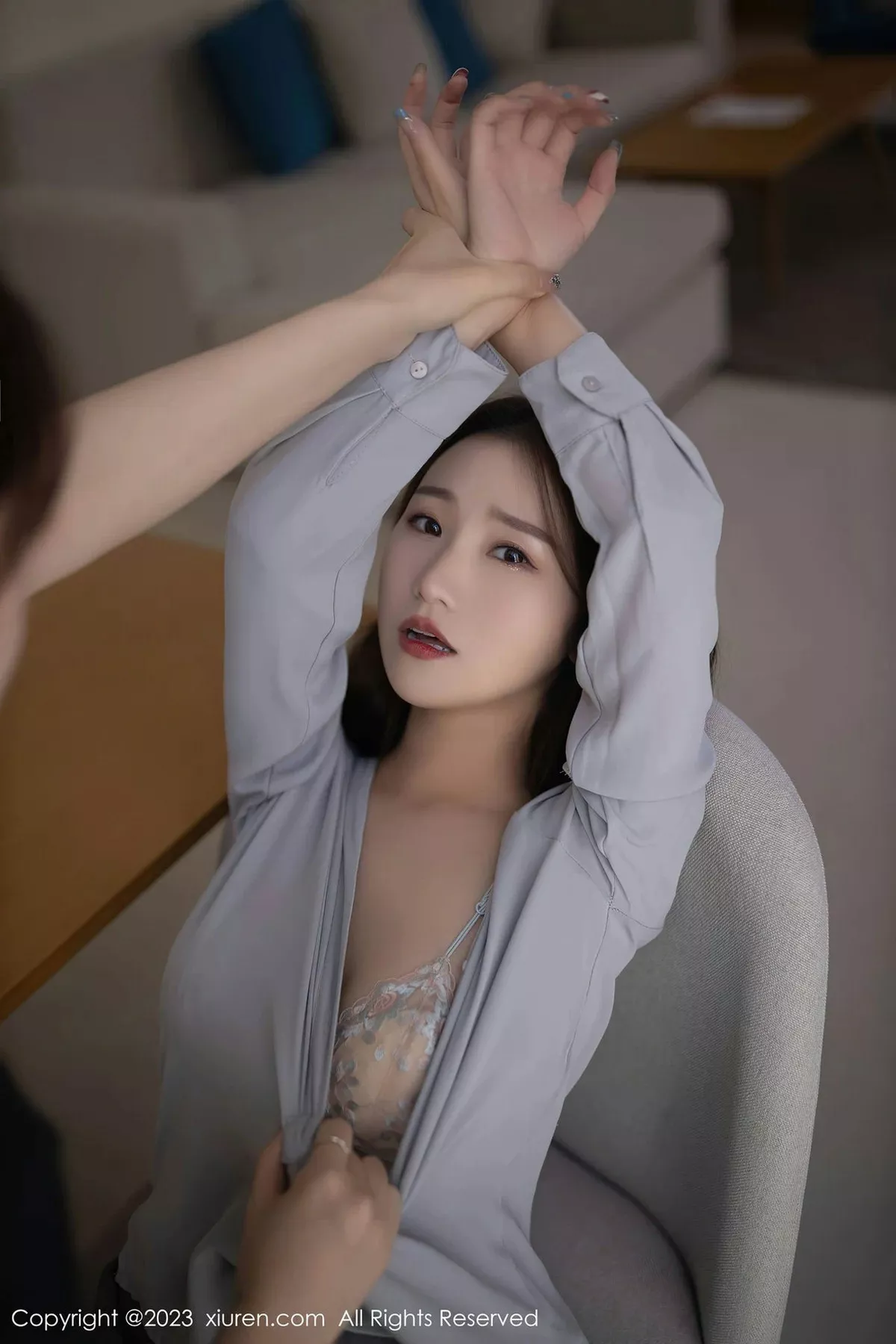 秀人集.com_[XiuRen秀人网]No.6989_模特杏子Yada醉酒主题性感淡灰色轻透内衣配超薄黑丝诱惑写真80P