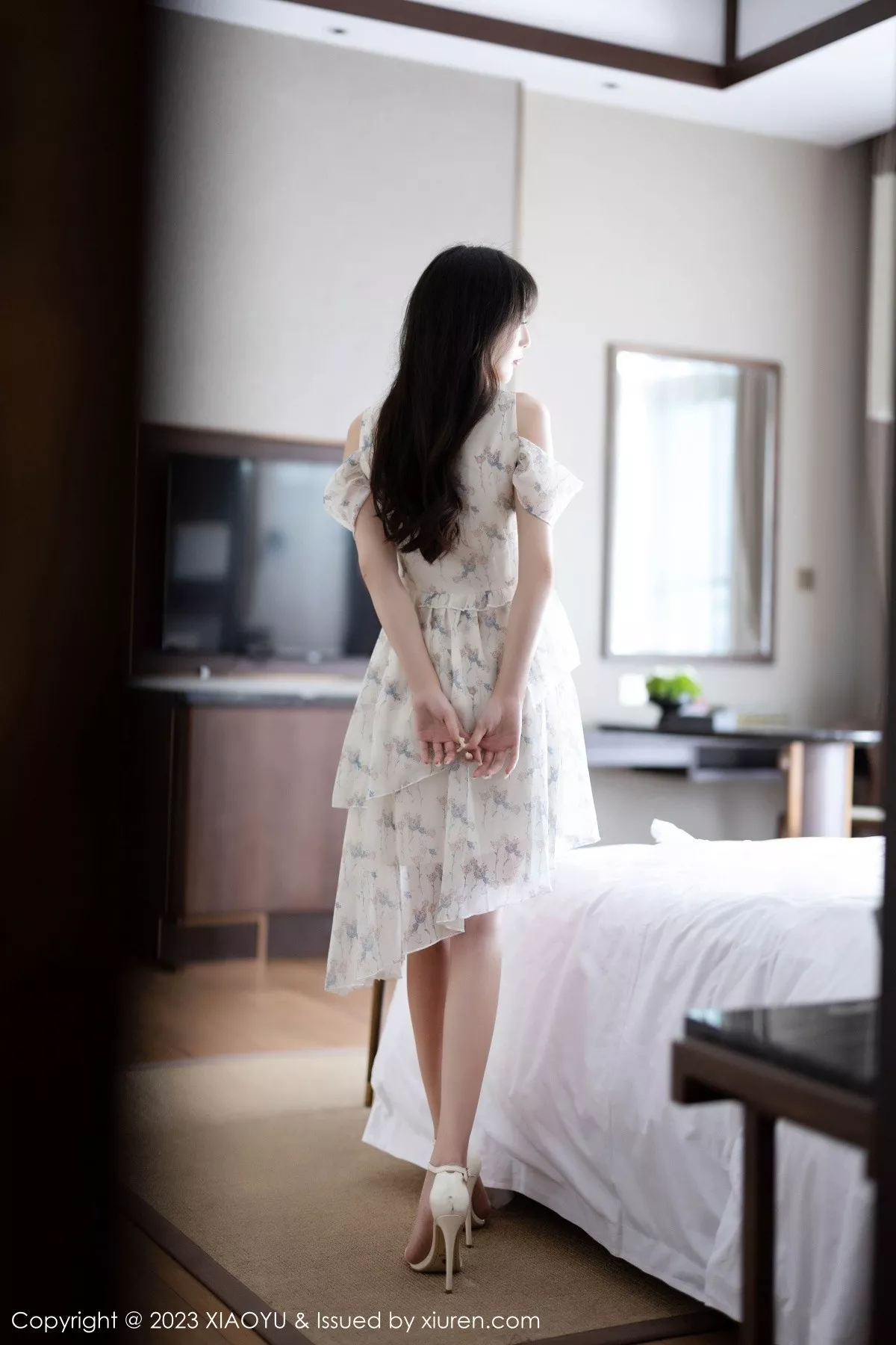 秀人集.com_[XiaoYu画语界]Vol.1058_模特林星阑性感白色薄透婚纱服配白丝吊袜秀曼妙身姿诱惑写真80P