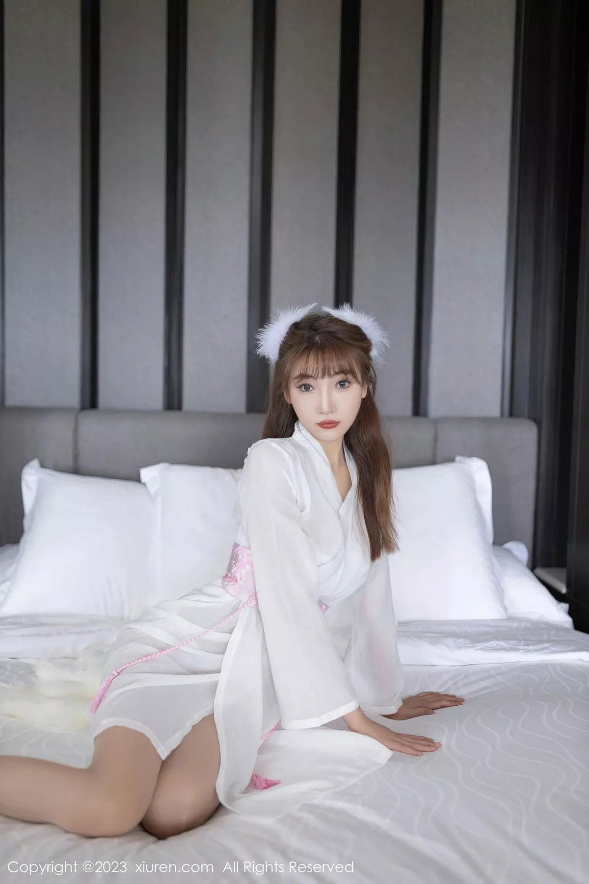 秀人集.com_[XiuRen秀人网]No.6999_模特陆萱萱白狐装扮性感白色蕾丝情趣内衣秀惹火身材诱惑写真80P