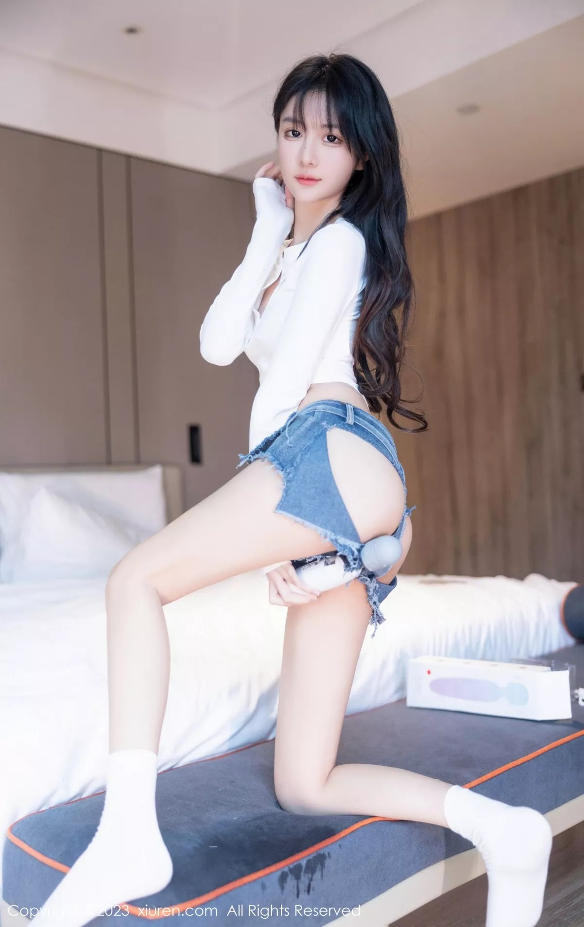 秀人集.com_[XiuRen秀人网]No.7010_模特幼幼性感白色上衣配破烂牛仔短裤秀完美身材撩人诱惑写真88P