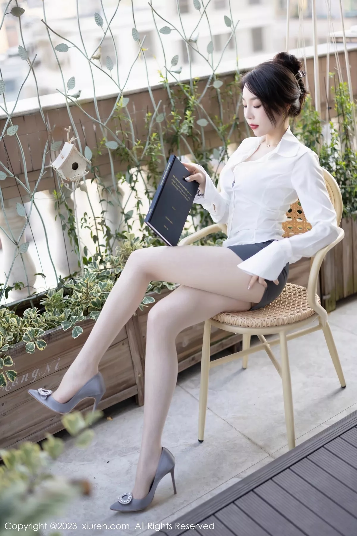 秀人集.com_[XiuRen秀人网]No.7002_女神徐莉芝Booty白上衣配灰短裙露浅色内衣秀曼妙身姿诱惑写真84P