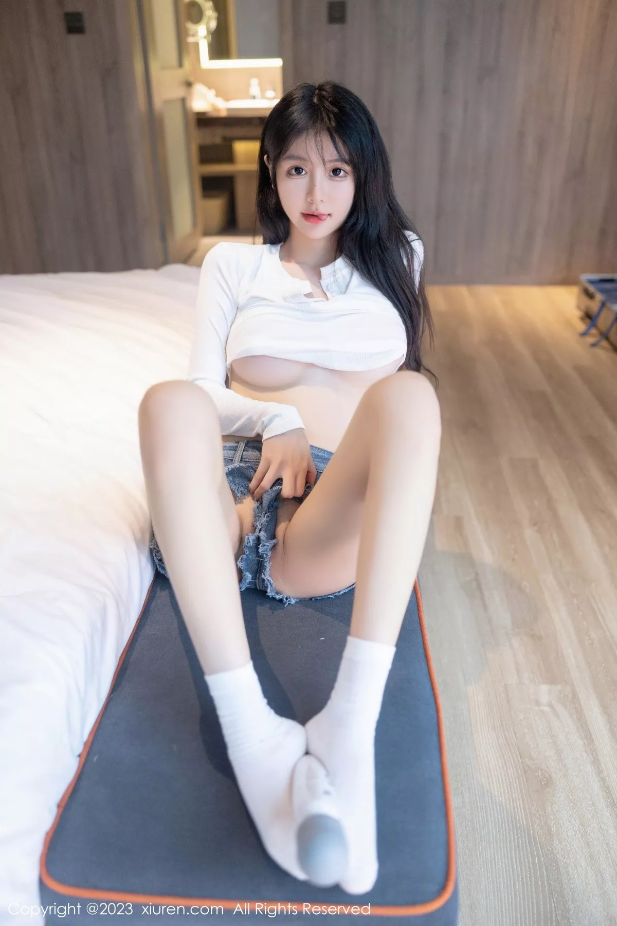 秀人集.com_[XiuRen秀人网]No.7010_模特幼幼性感白色上衣配破烂牛仔短裤秀完美身材撩人诱惑写真88P