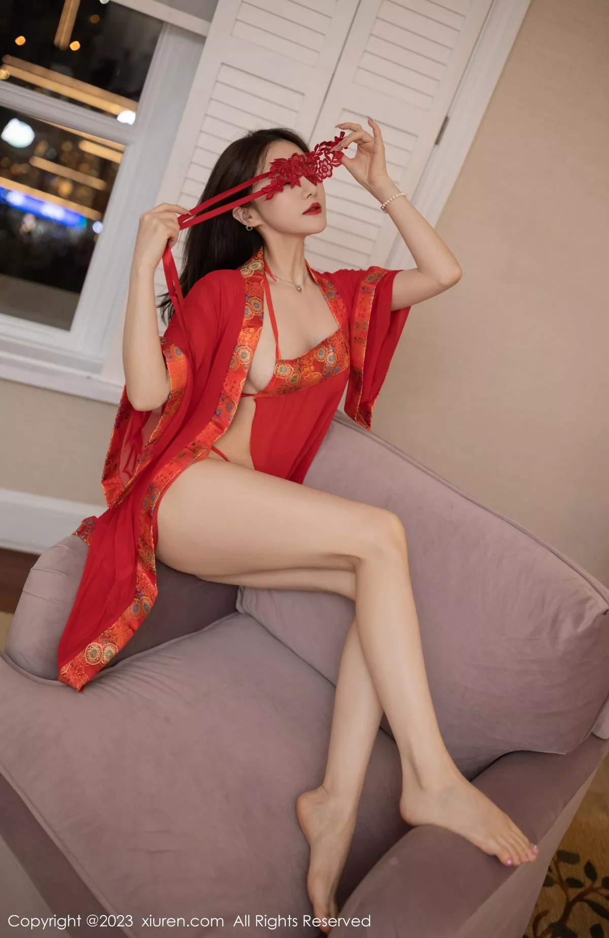 秀人集.com_[XiuRen秀人网]No.7008_模特鱼子酱Fish性感红色丝绸服饰半脱秀曼妙身姿迷人诱惑写真80P