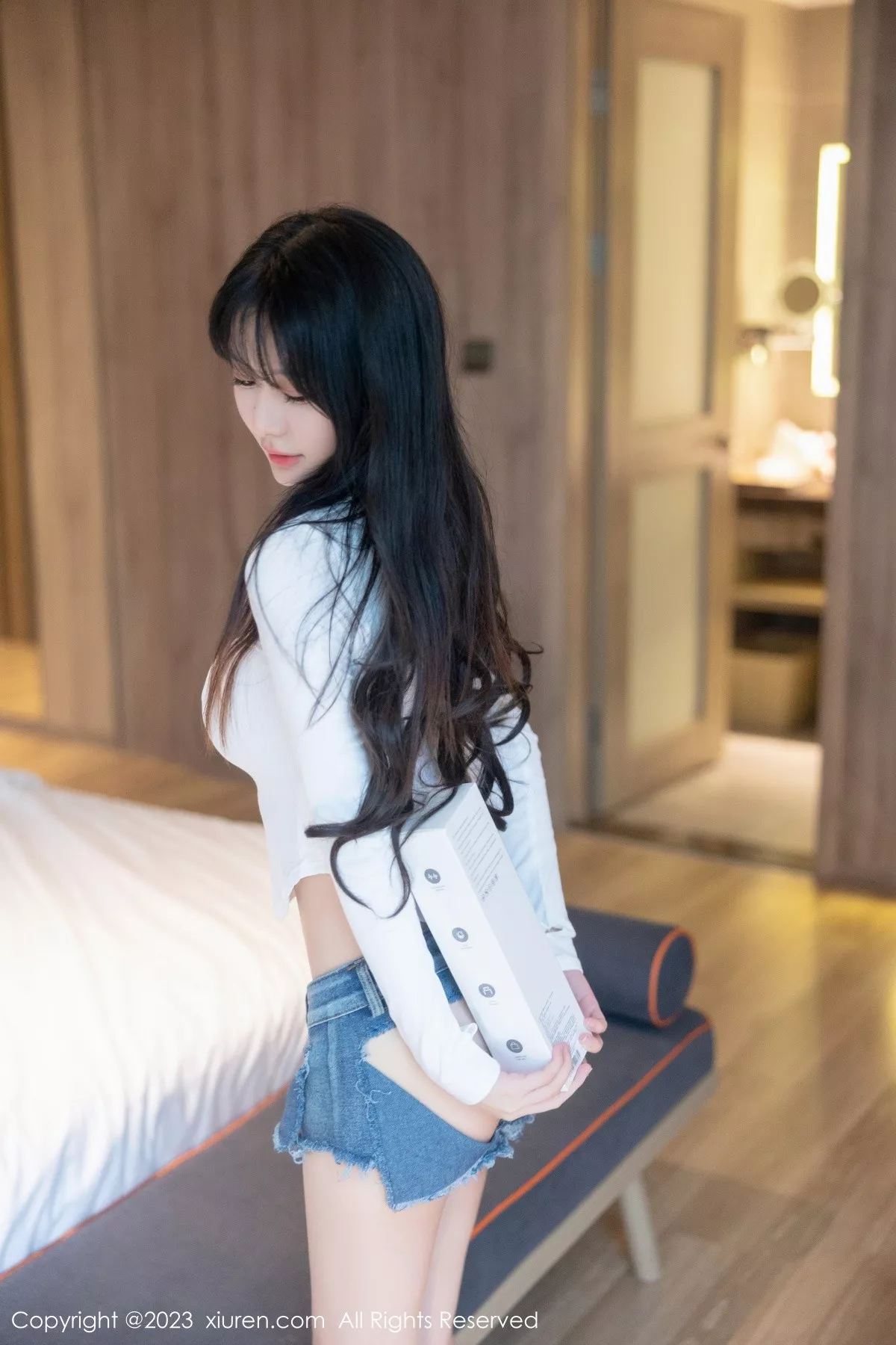 秀人集.com_[XiuRen秀人网]No.7010_模特幼幼性感白色上衣配破烂牛仔短裤秀完美身材撩人诱惑写真88P