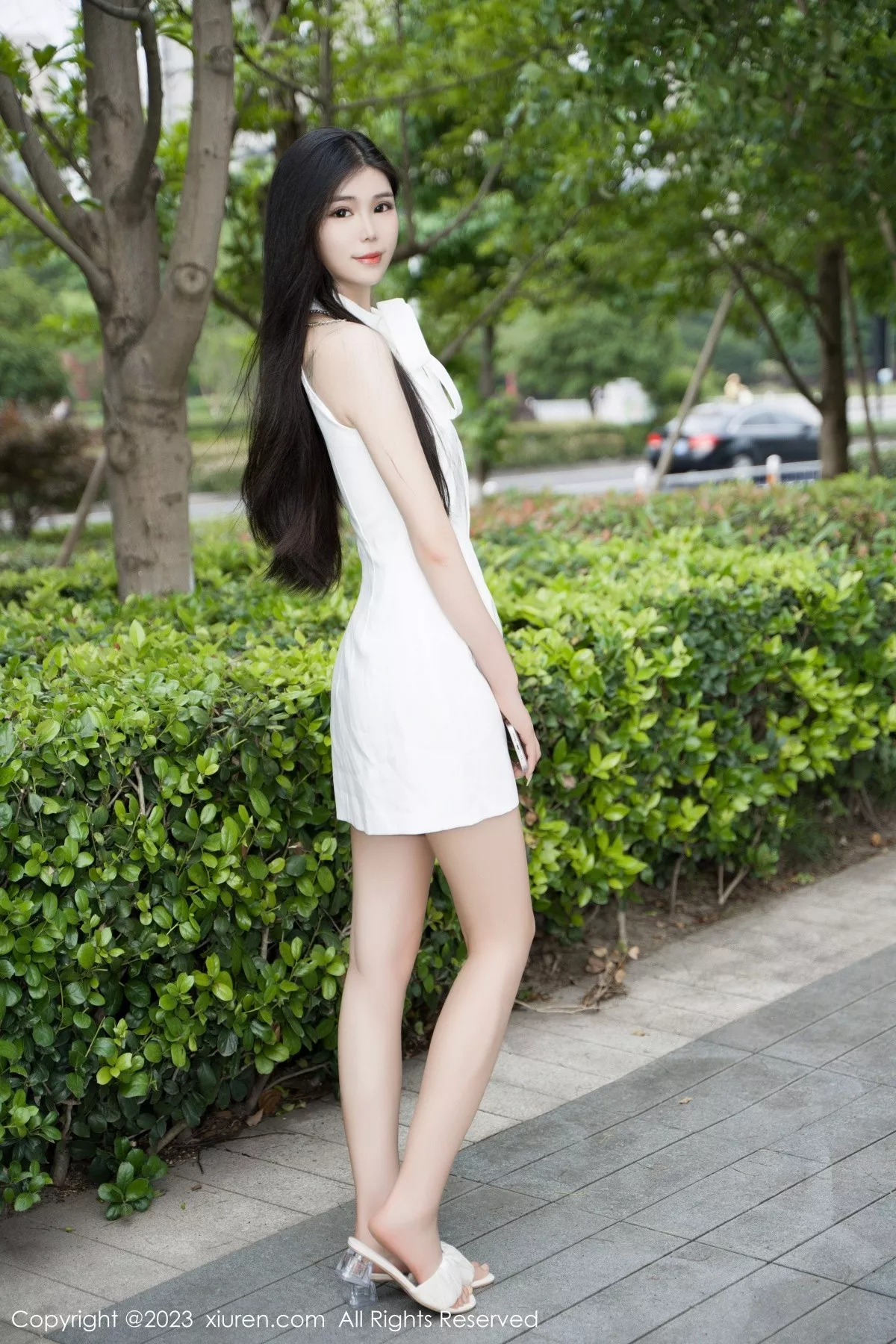 秀人集.com_[XiuRen秀人网]No.7012_模特雪糕CiCi白色连衣短裙露锁链情趣内衣秀完美身材诱惑写真68P