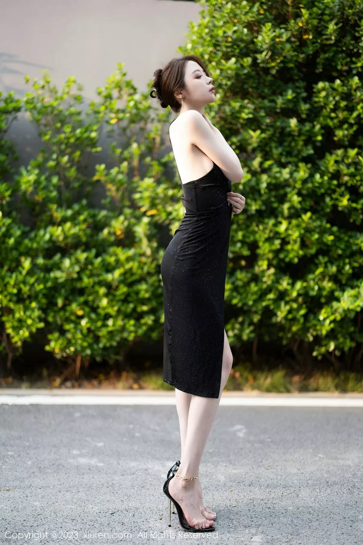 秀人集.com_[XiuRen秀人网]No.7031_模特梦心玥脱黑色长裙露性感白色比基尼服秀曼妙身姿诱惑写真85P