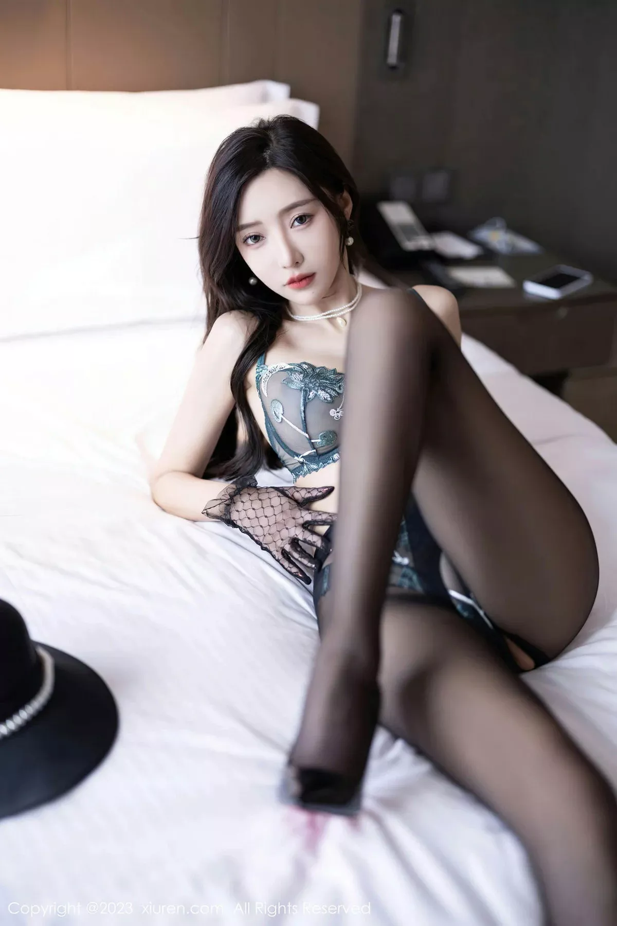 秀人集.com_[XiuRen秀人网]No.7048_女神王馨瑶yanni墨绿色轻透蕾丝内衣配黑丝秀完美身材诱惑写真81P