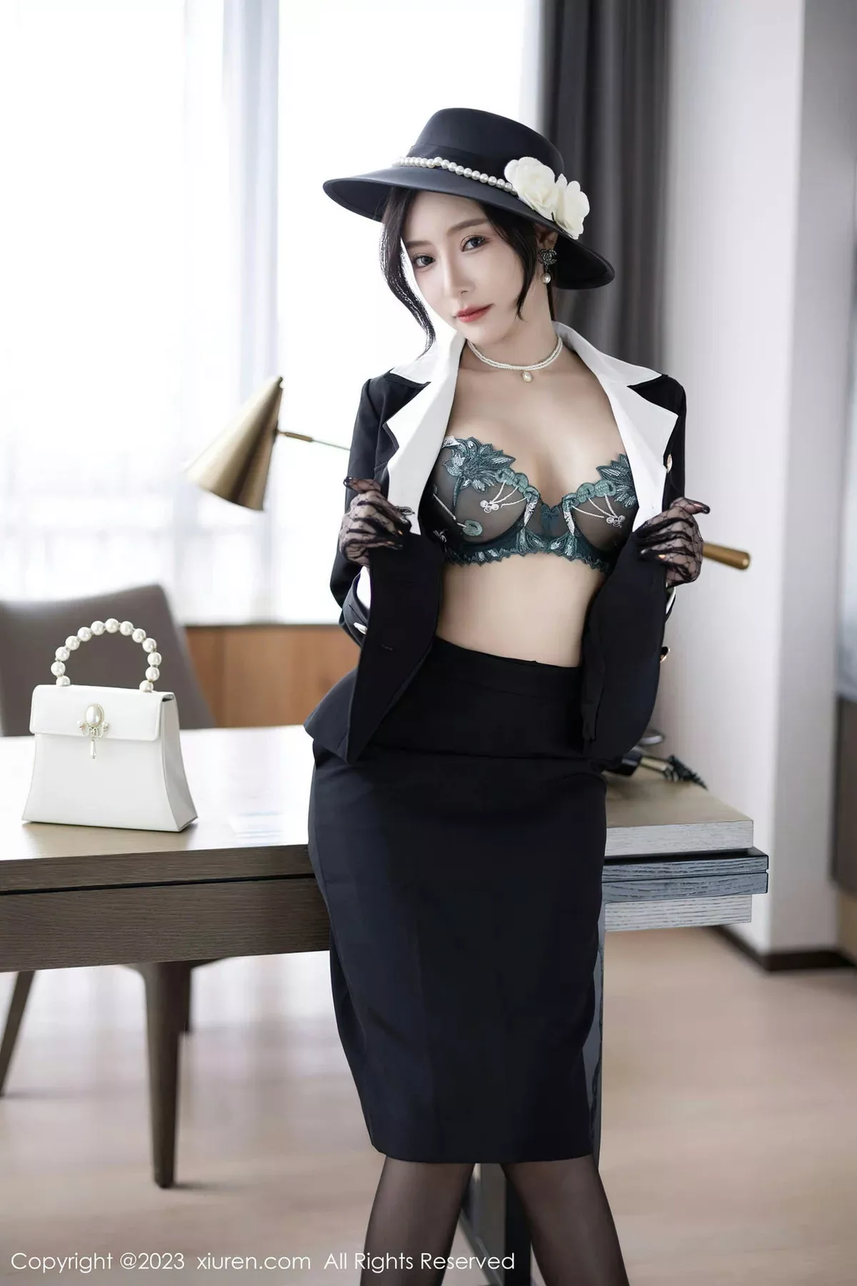 秀人集.com_[XiuRen秀人网]No.7048_女神王馨瑶yanni墨绿色轻透蕾丝内衣配黑丝秀完美身材诱惑写真81P